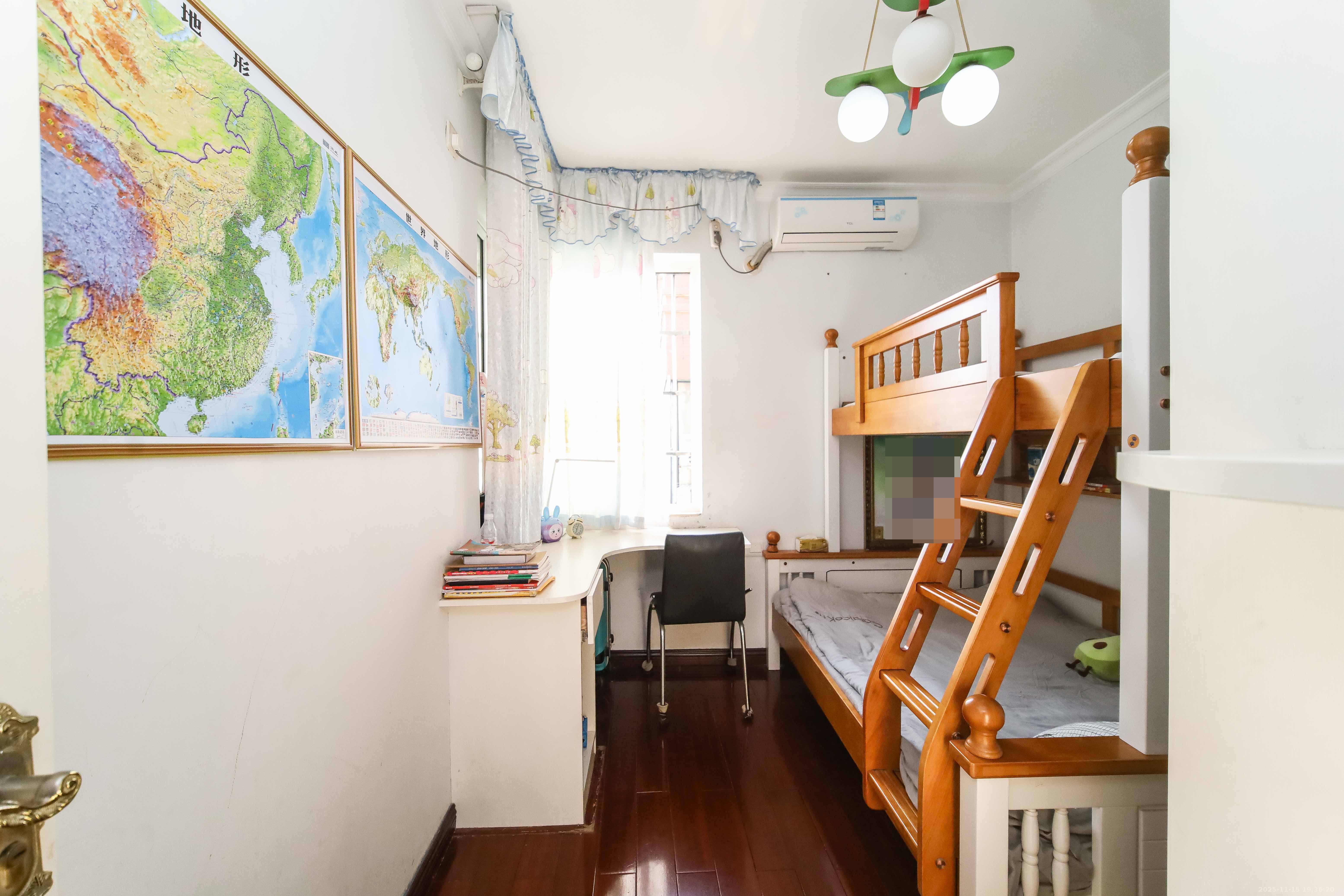 鑫科明珠  2室2厅1卫    69.8万卧室