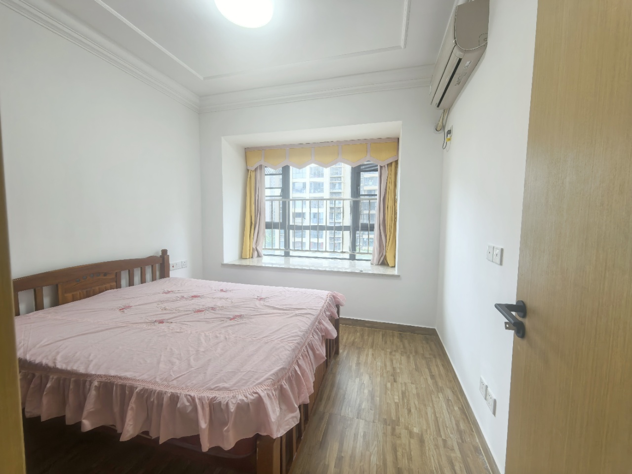 伊泰天骄三期 2室2厅1卫 2000.0元/月 伊泰天骄三期 2室2厅1卫 2000.0元/月室内图