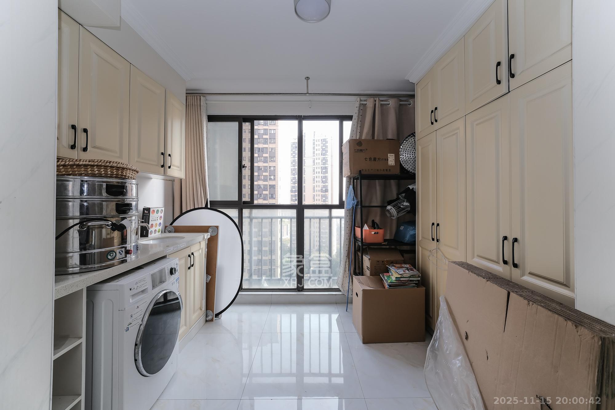 保利香槟国际 3室2厅1卫 66.8万 保利香槟国际 3室2厅1卫 66.8万阳台