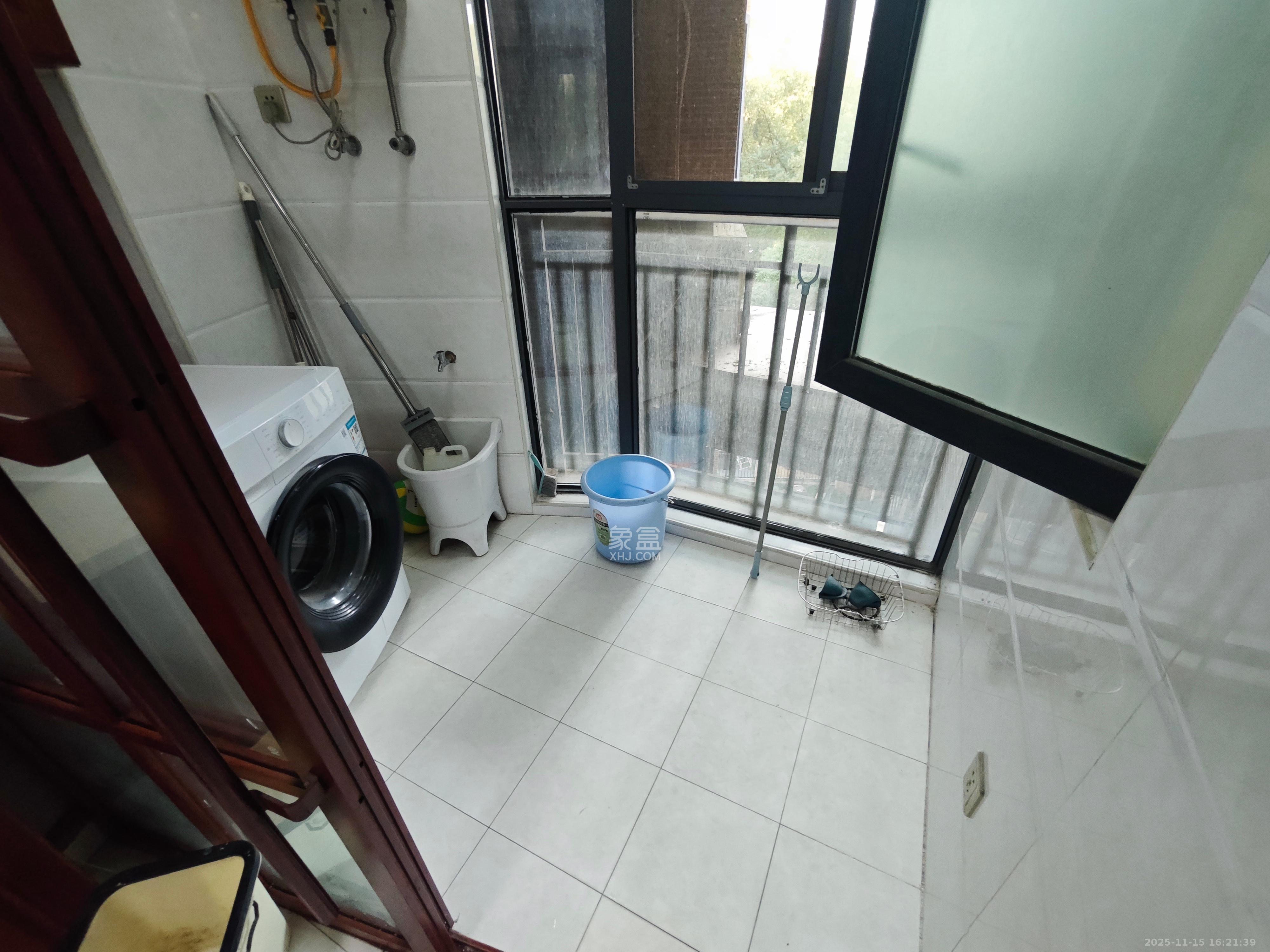 泊爱蓝湾 3室2厅1卫 2200.0元/月 泊爱蓝湾 3室2厅1卫 2200.0元/月室内图