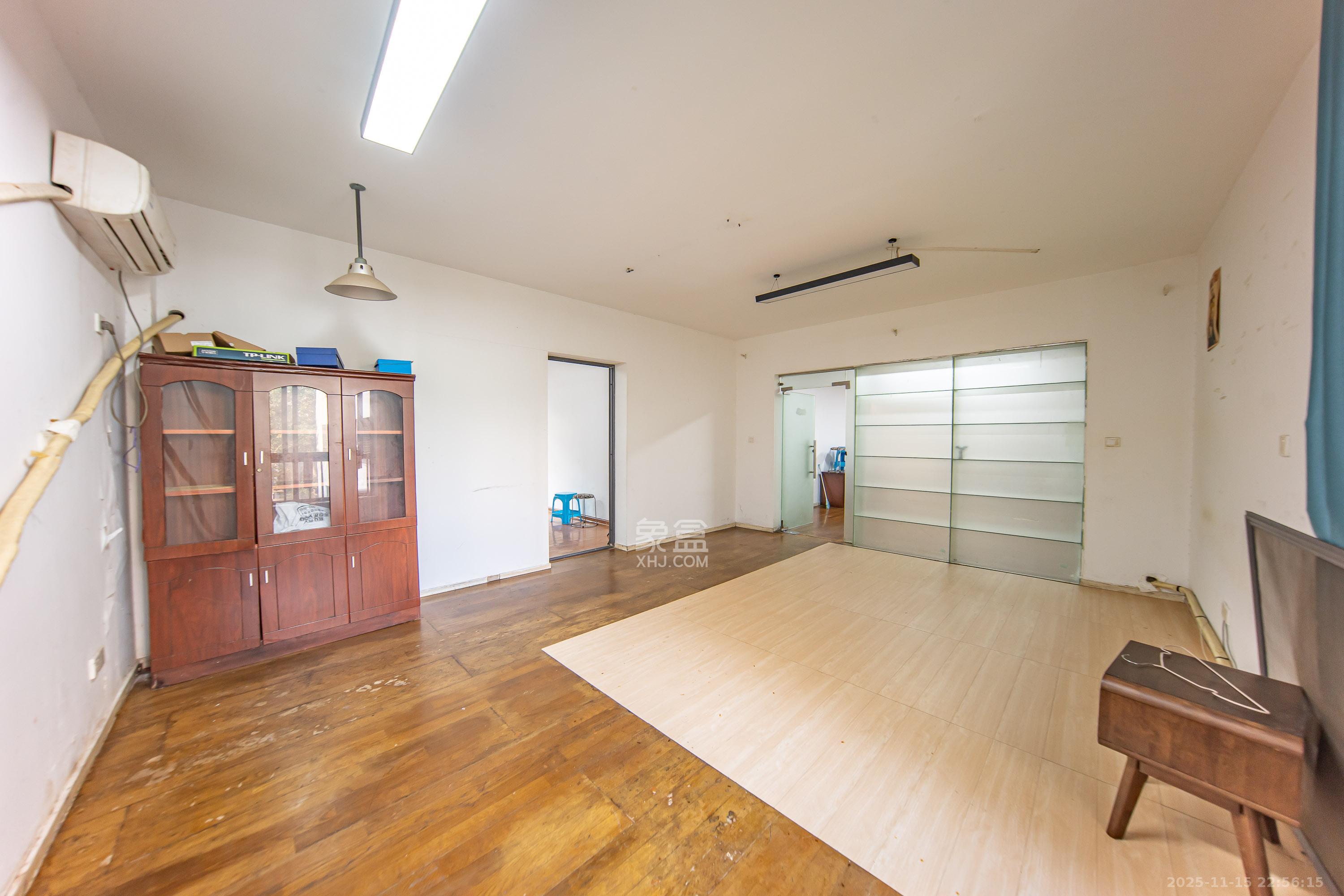 阳光100一期、四五期 1室2厅2卫 123.6万 阳光100一期、四五期 1室2厅2卫 123.6万卧室