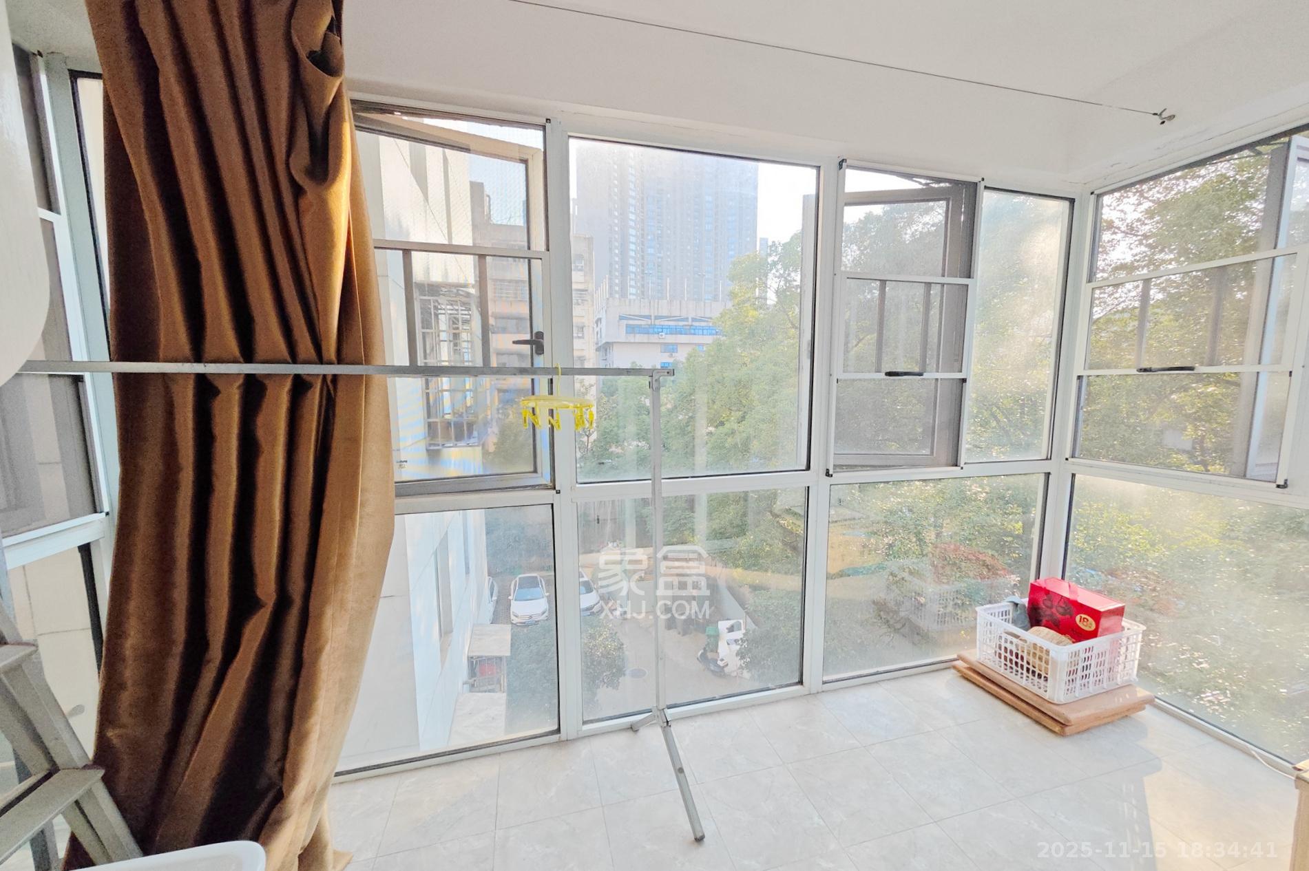 华韵07  2室2厅1卫    62.0万阳台