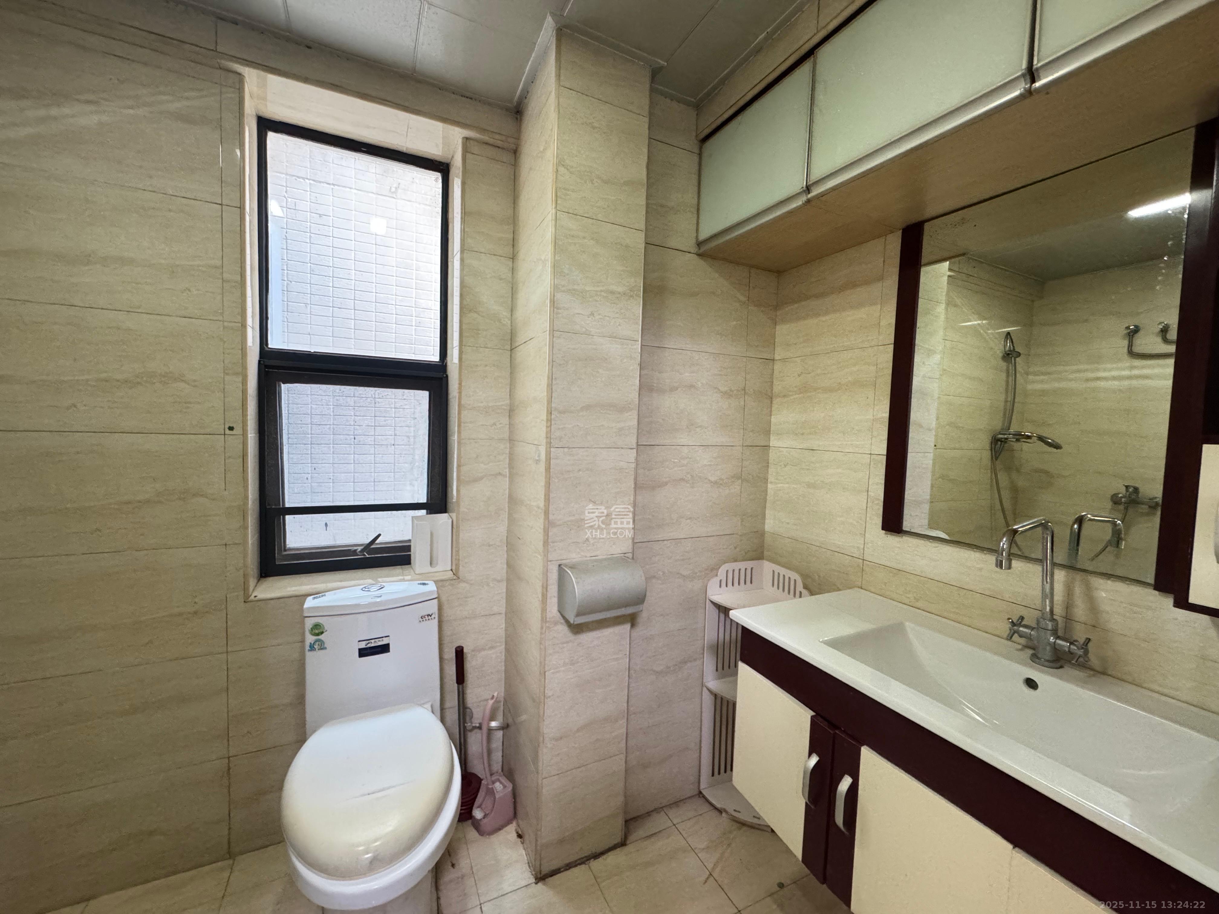 山水华景  1室1厅1卫    1500.0元/月室内图