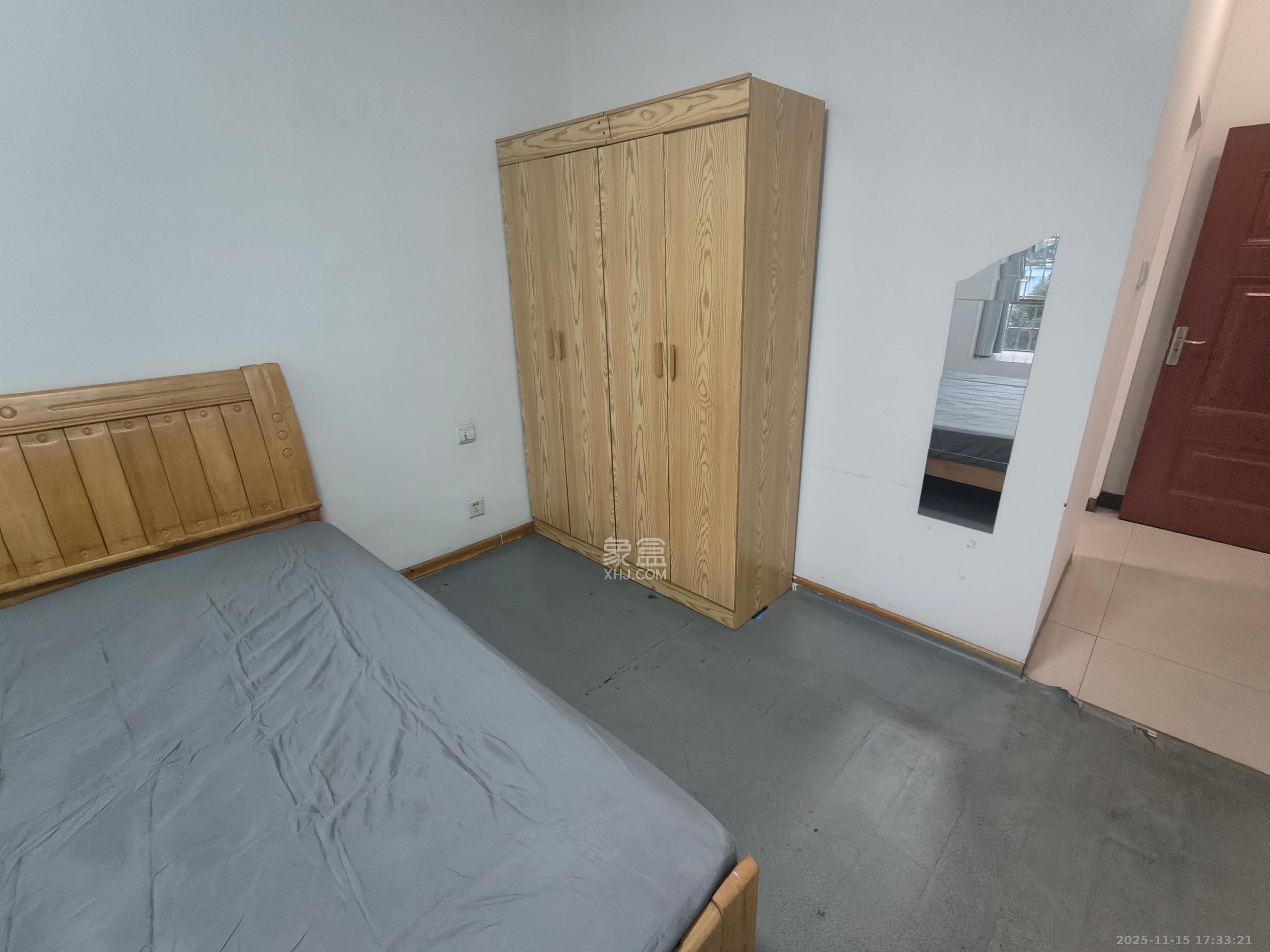 金峰小区北院（七里营社区）  3室2厅2卫    2000.0元/月