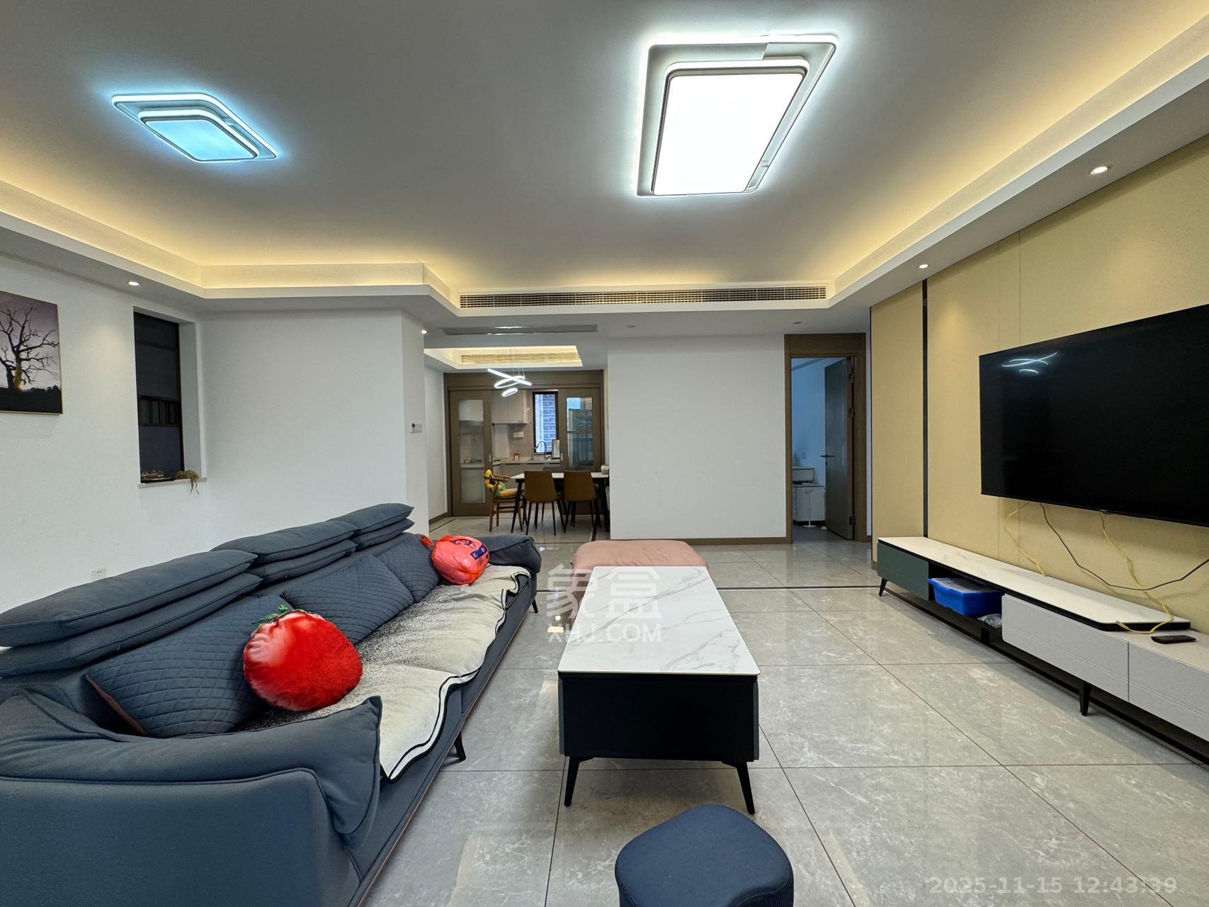 龙湖铂金中心(龙湖春江郦城) 3室2厅2卫 4300.0元/月 龙湖铂金中心(龙湖春江郦城) 3室2厅2卫 4300.0元/月室内图