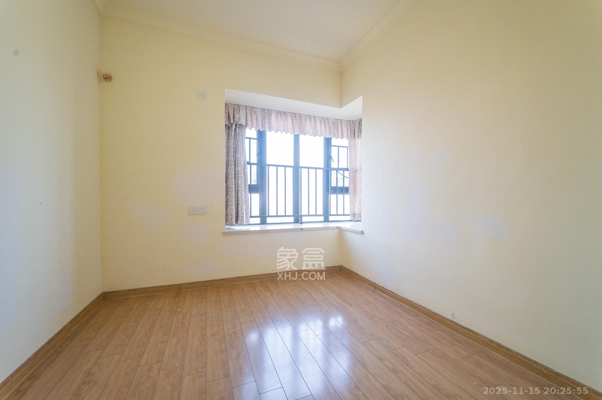 碧桂园威尼斯城  3室2厅2卫    90.0万卧室