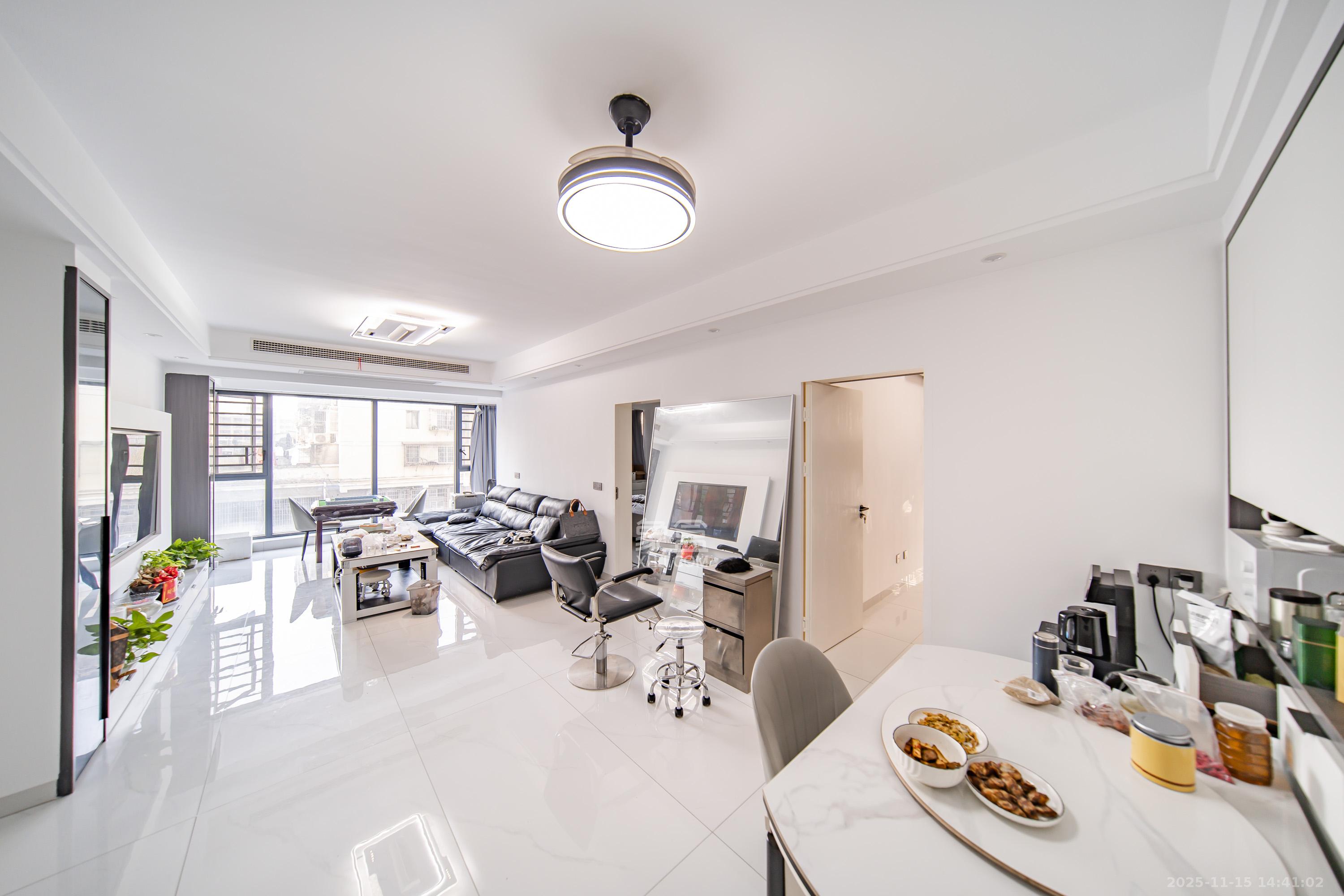 海洋半岛(月珑湾) 3室2厅2卫 112.8万 海洋半岛(月珑湾) 3室2厅2卫 112.8万客厅