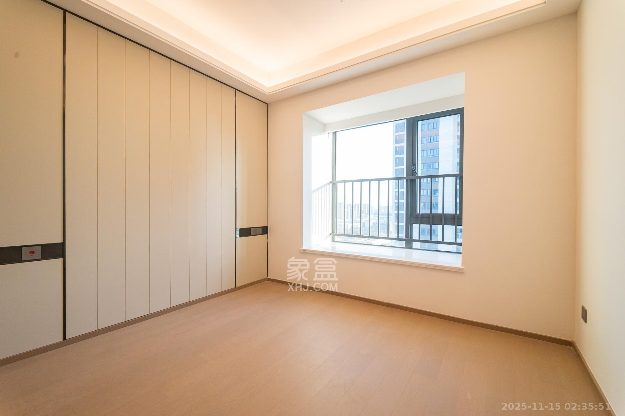 三一云谷  3室2厅2卫    98.8万卧室