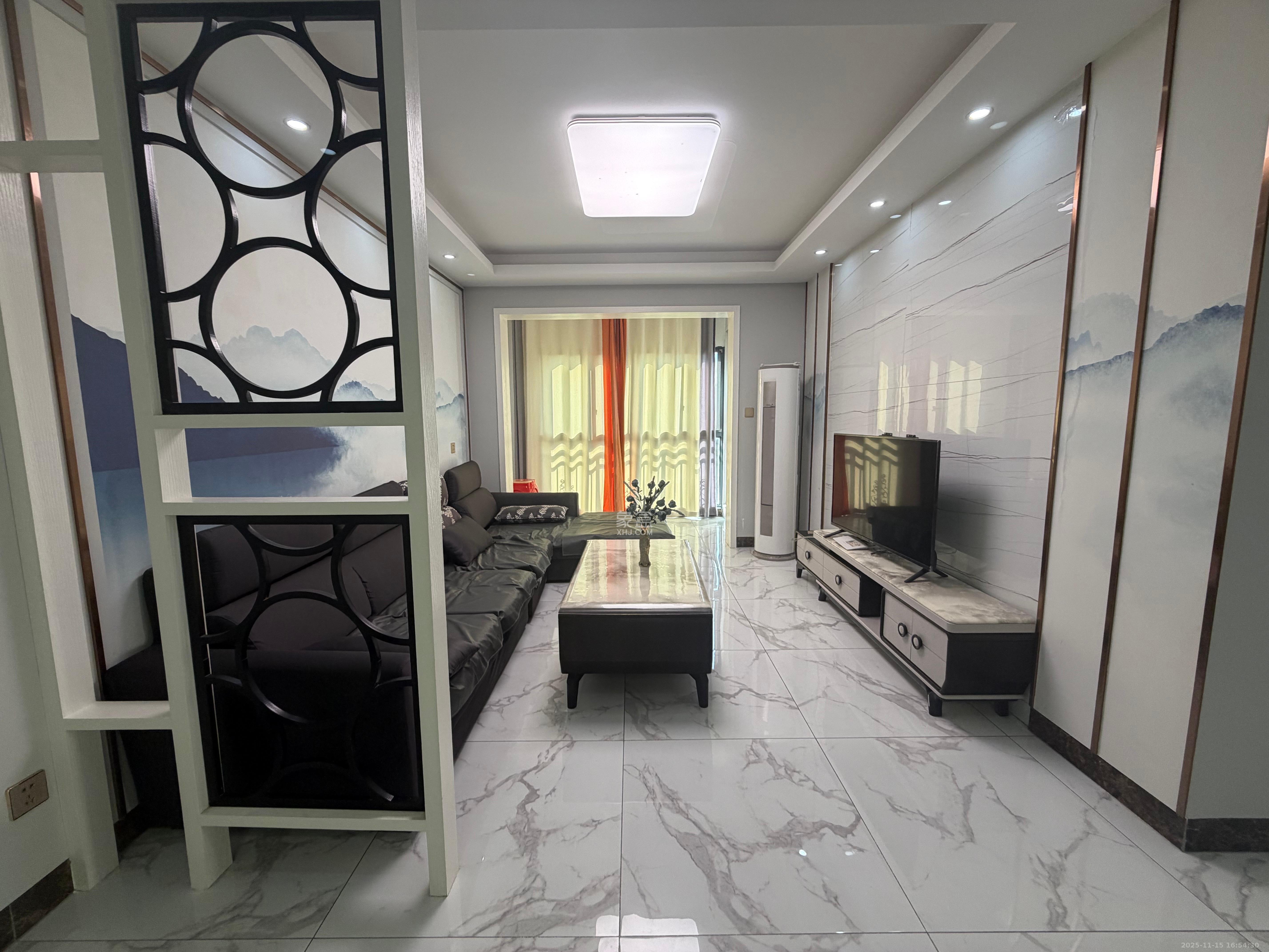 金侨城 3室2厅2卫 48.0万 金侨城 3室2厅2卫 48.0万客厅