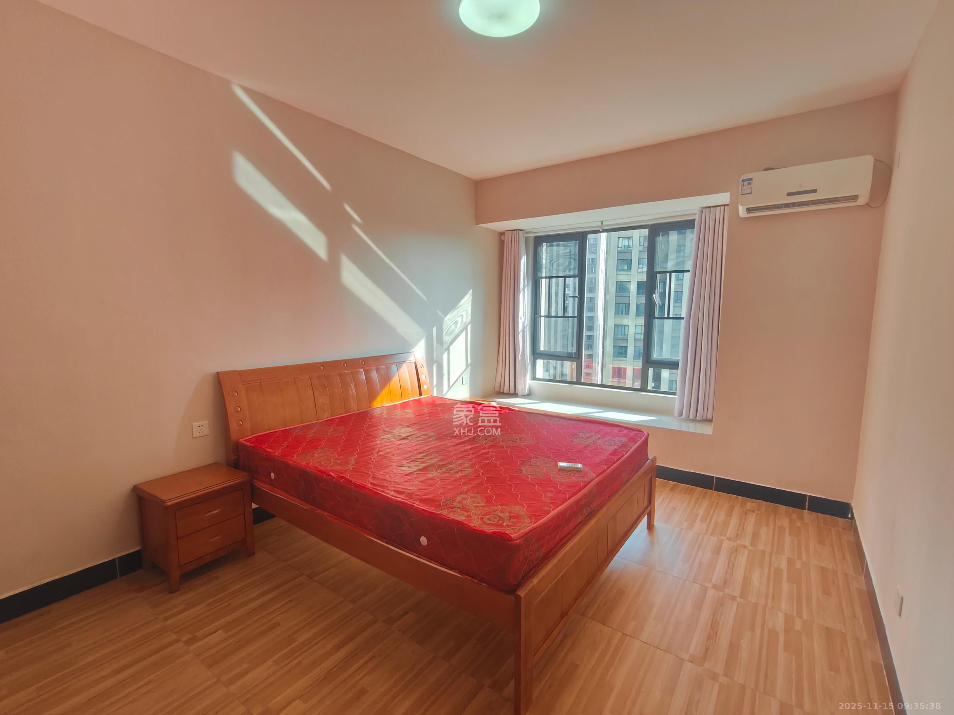 阳光城尚东湾青云苑  3室2厅2卫    2400.0元/月室内图