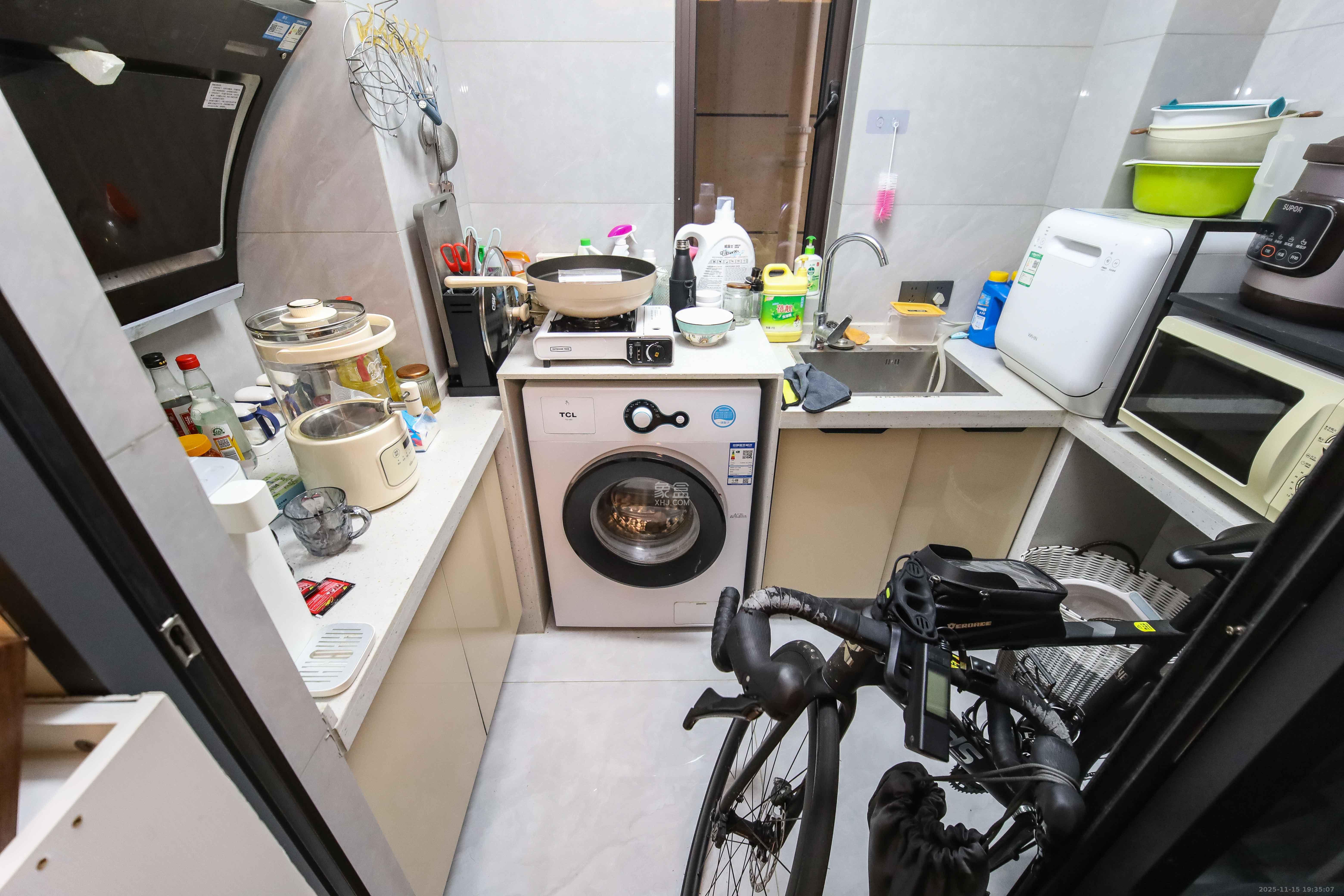 尚东金河湾 3室2厅2卫 220.0万 尚东金河湾 3室2厅2卫 220.0万厨房