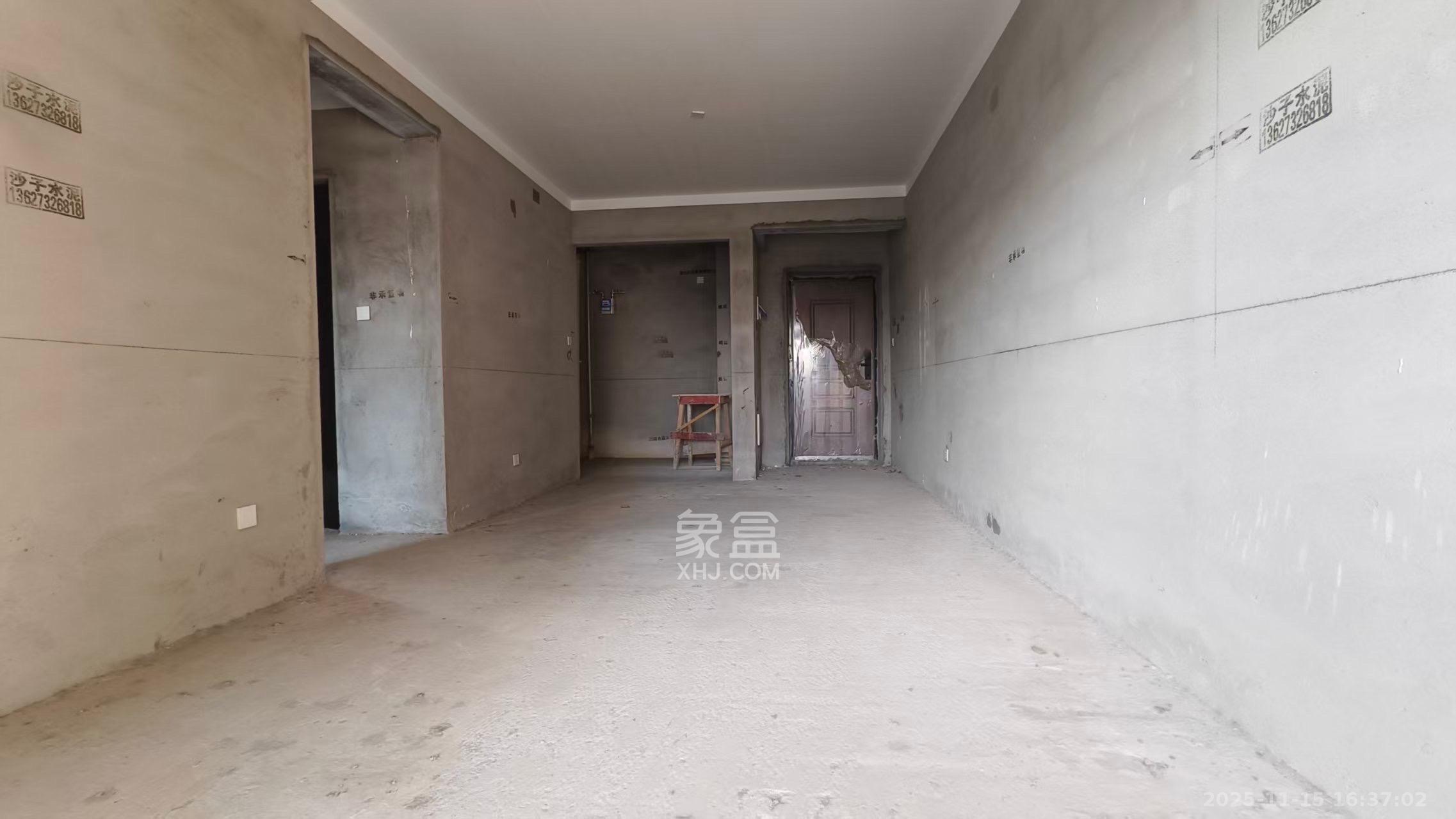 绿地湘江城际空间站 3室2厅1卫 30.0万 绿地湘江城际空间站 3室2厅1卫 30.0万客厅