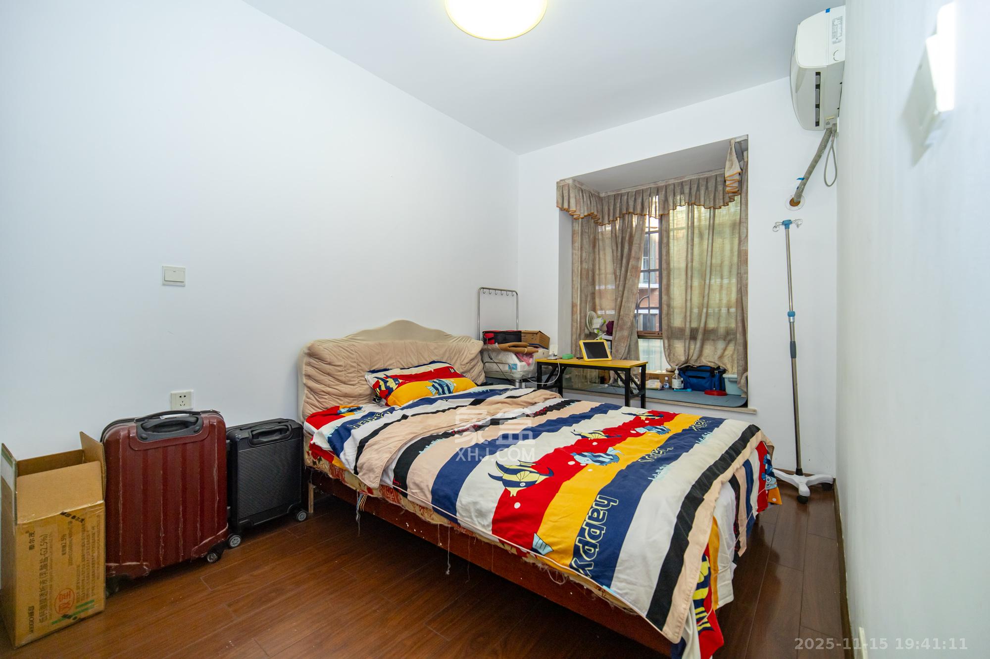 卧龙居国际村  3室2厅2卫    65.0万卧室