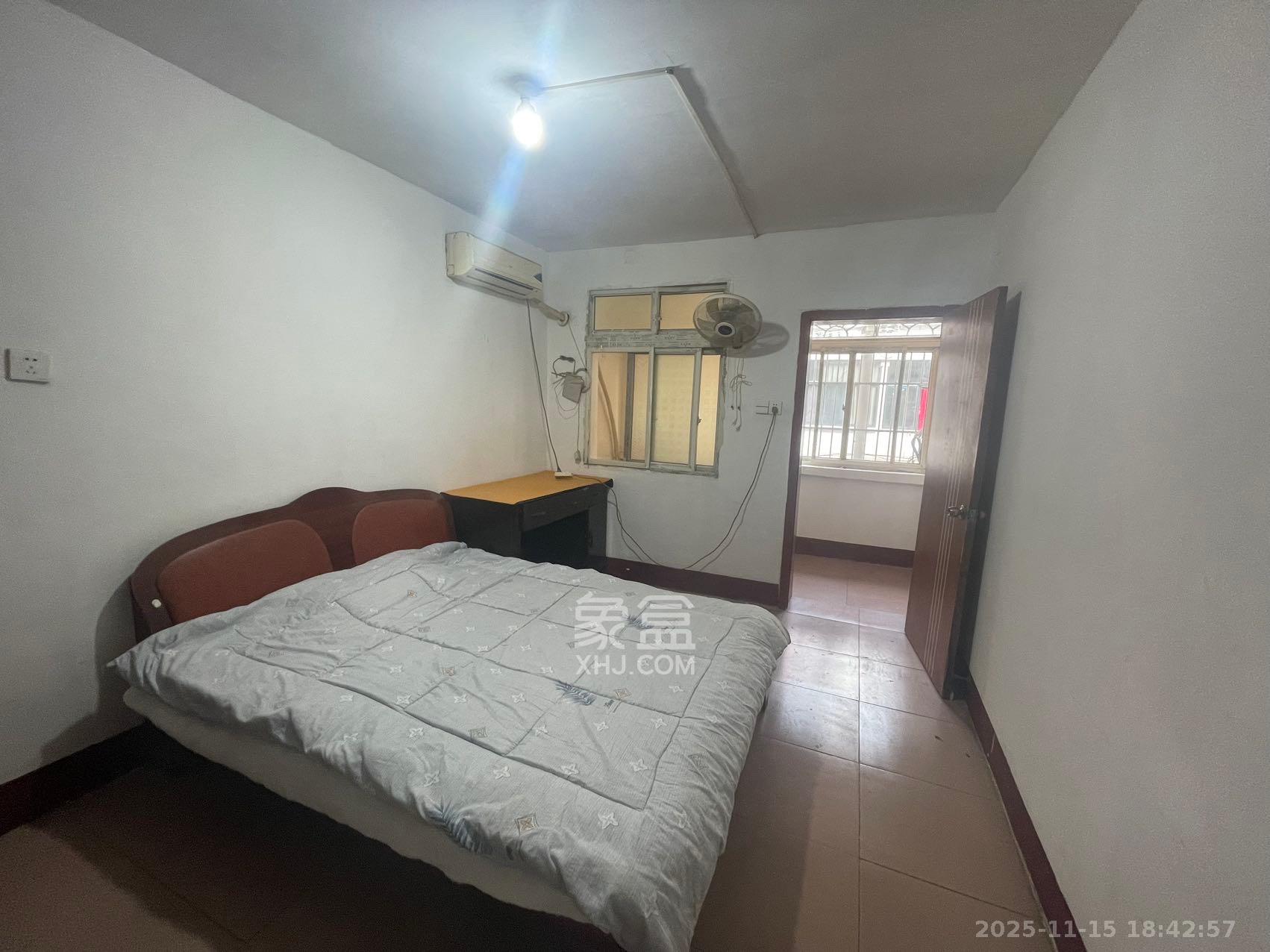 学宫街散盘  1室0厅0卫    2400.0元/月室内图