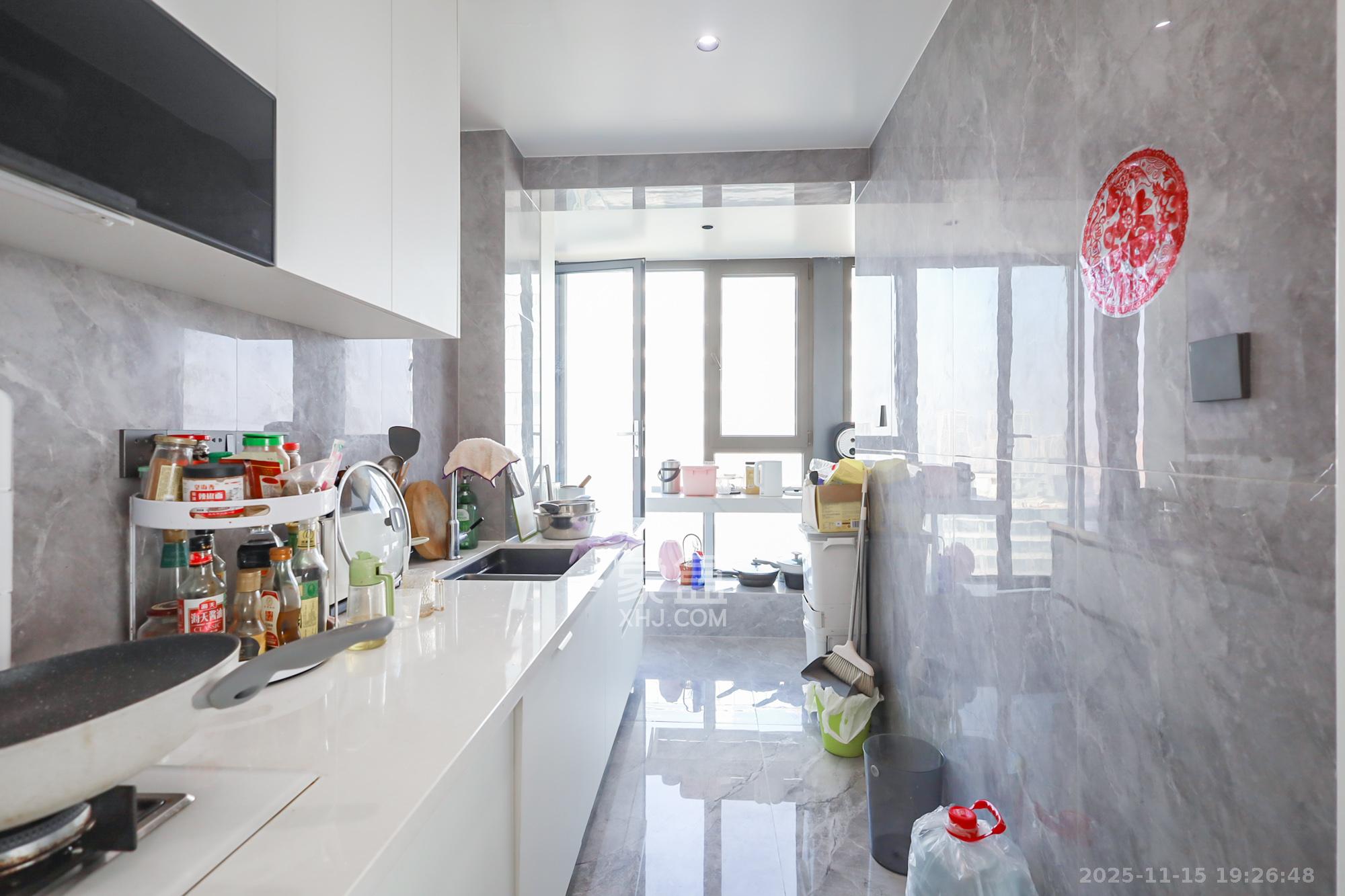 远洋外滩壹号  4室2厅2卫    498.0万厨房