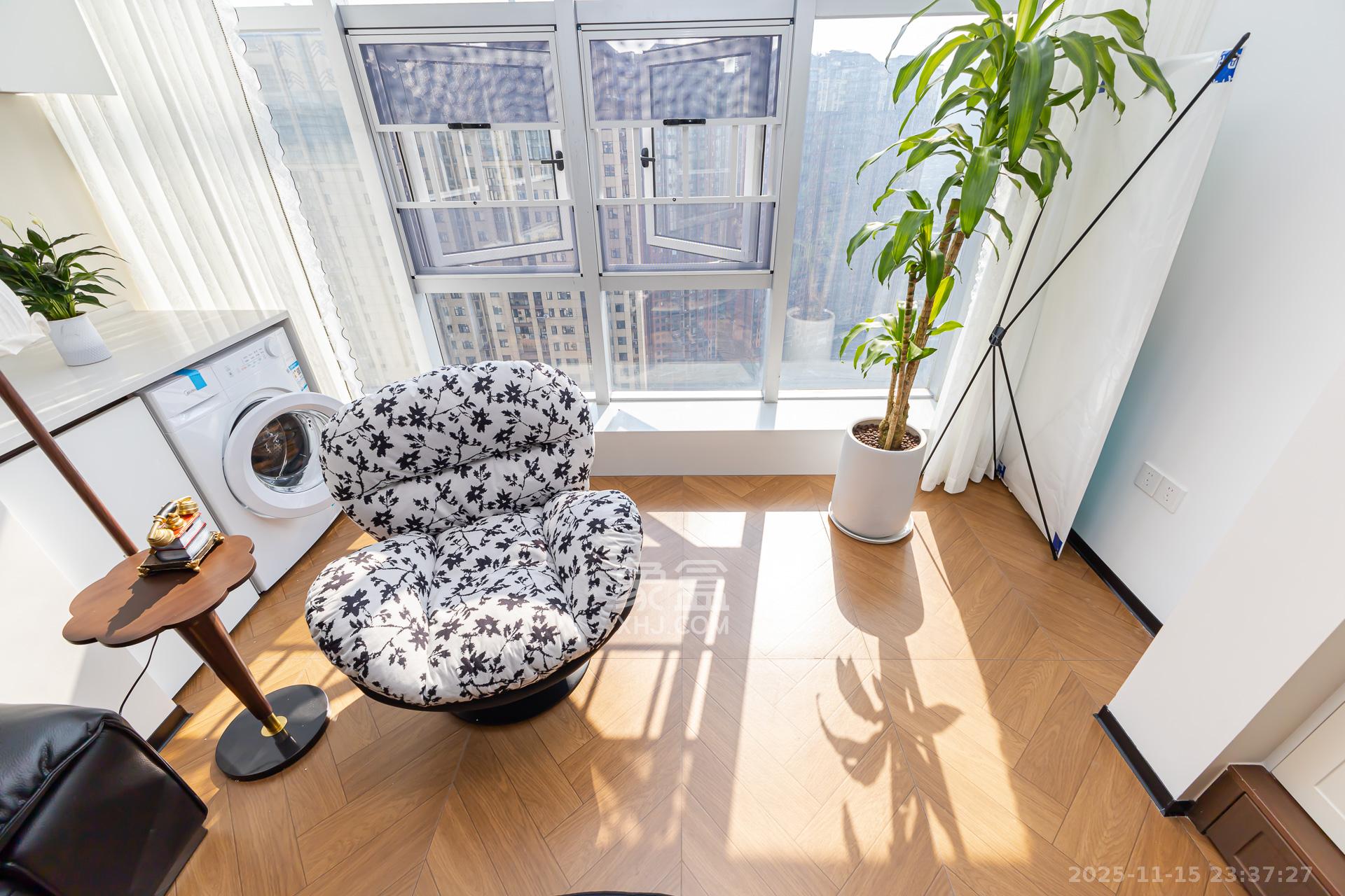 乾源国际 3室2厅2卫 89.8万 乾源国际 3室2厅2卫 89.8万阳台