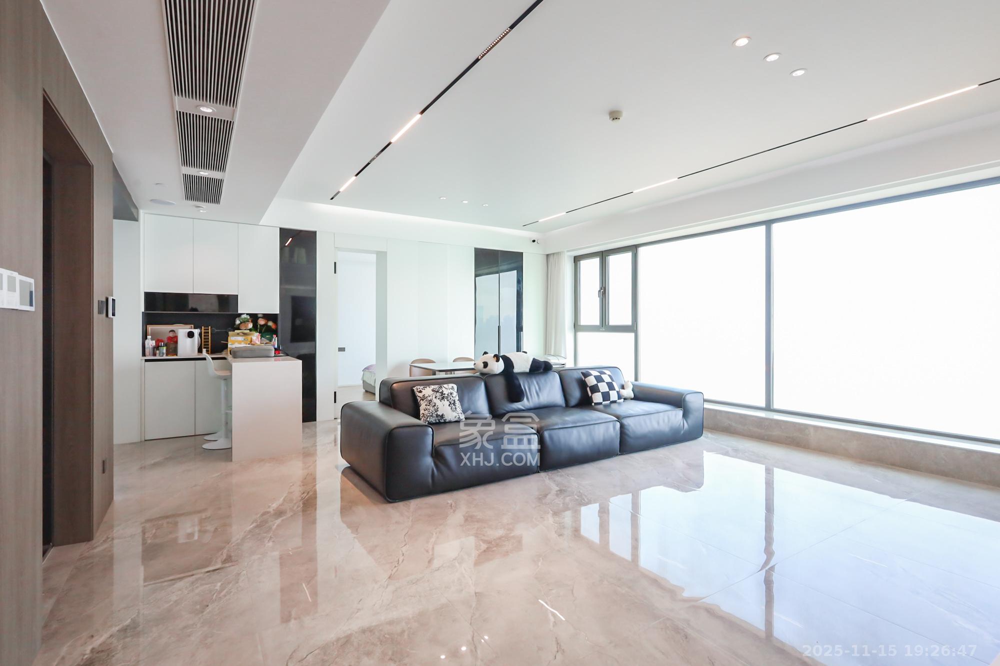 远洋外滩壹号  4室2厅2卫    498.0万客厅