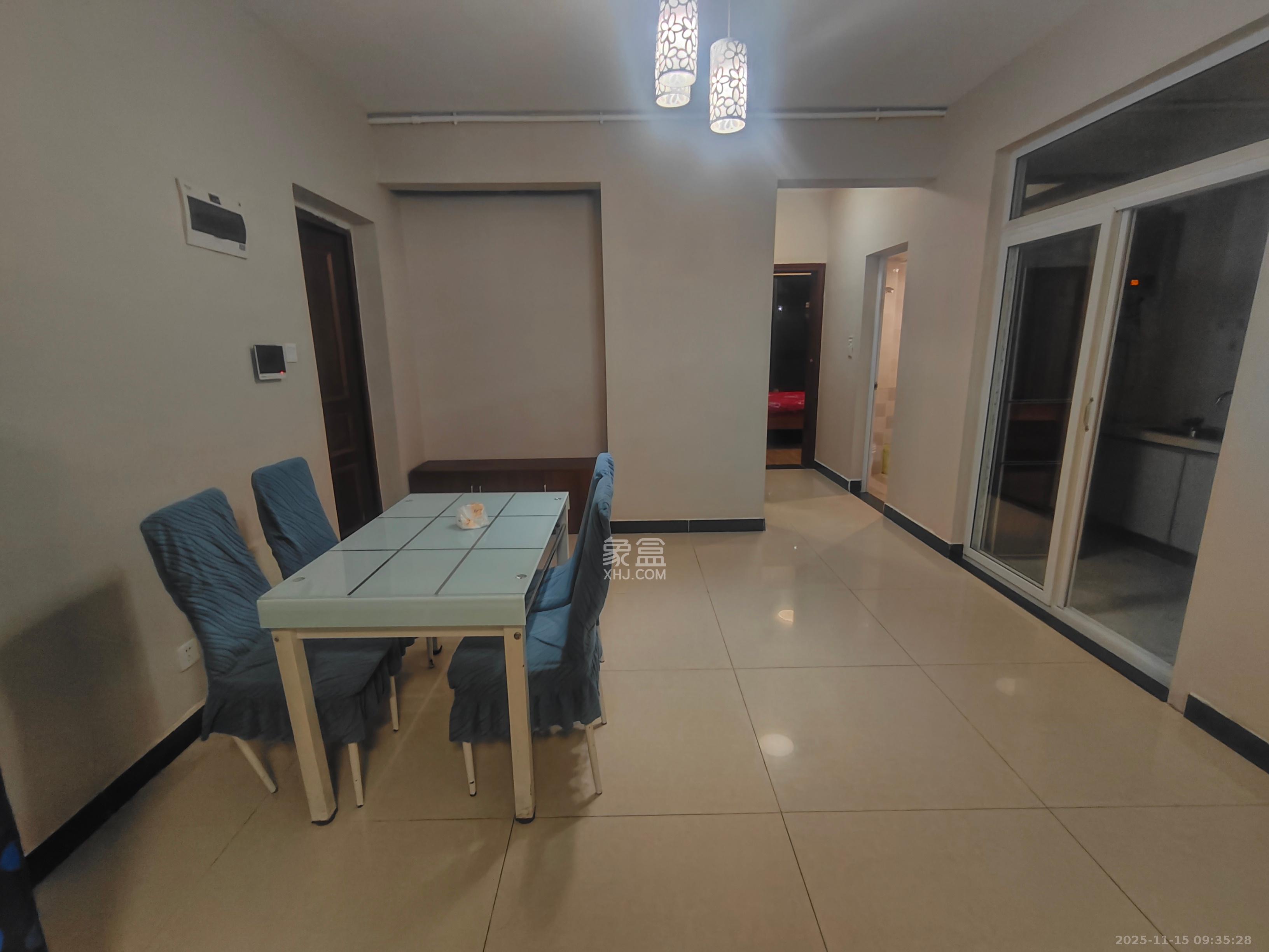 阳光城尚东湾青云苑  3室2厅2卫    2400.0元/月室内图