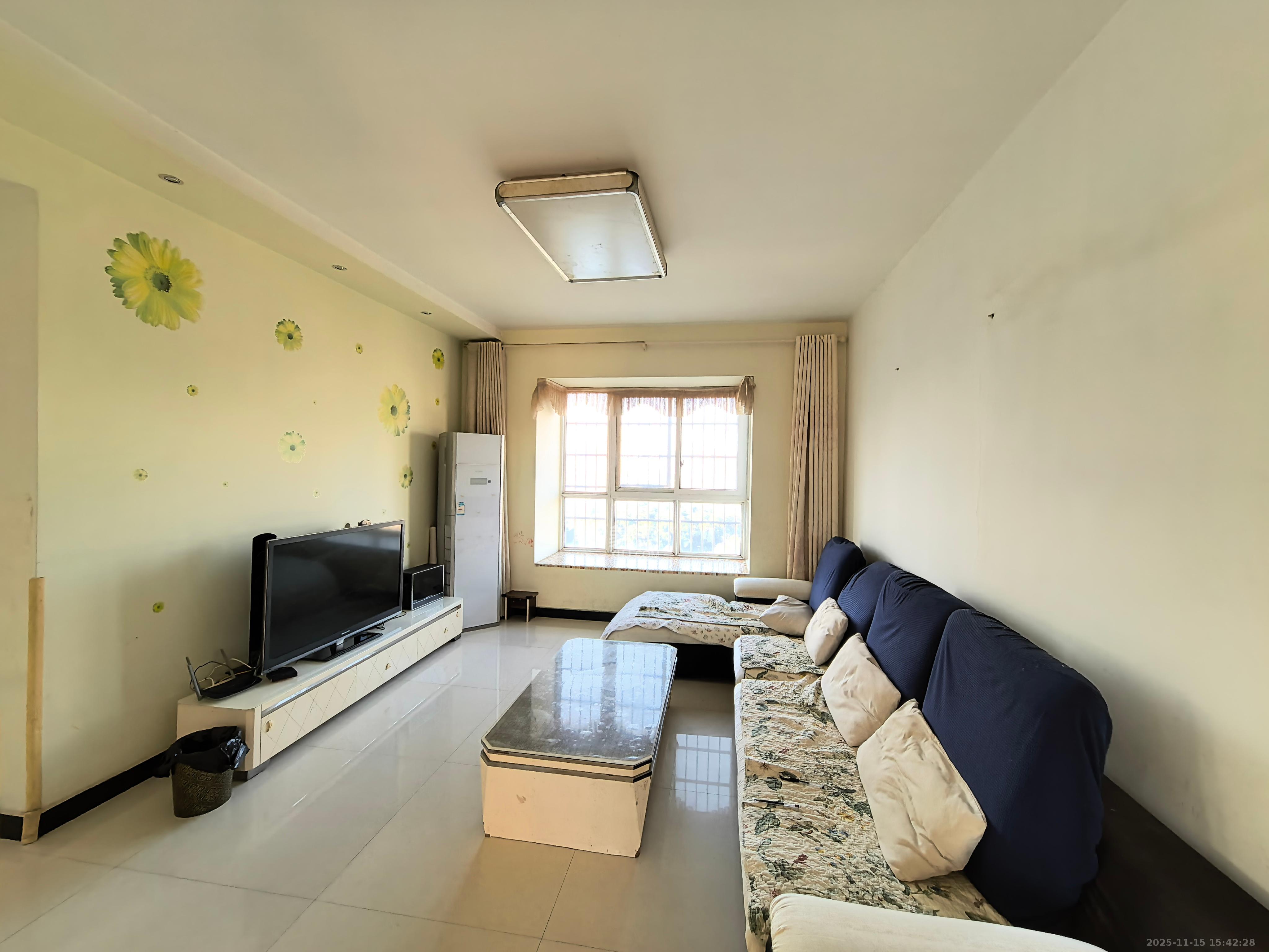 中房F联邦  3室2厅1卫    2300.0元/月室内图