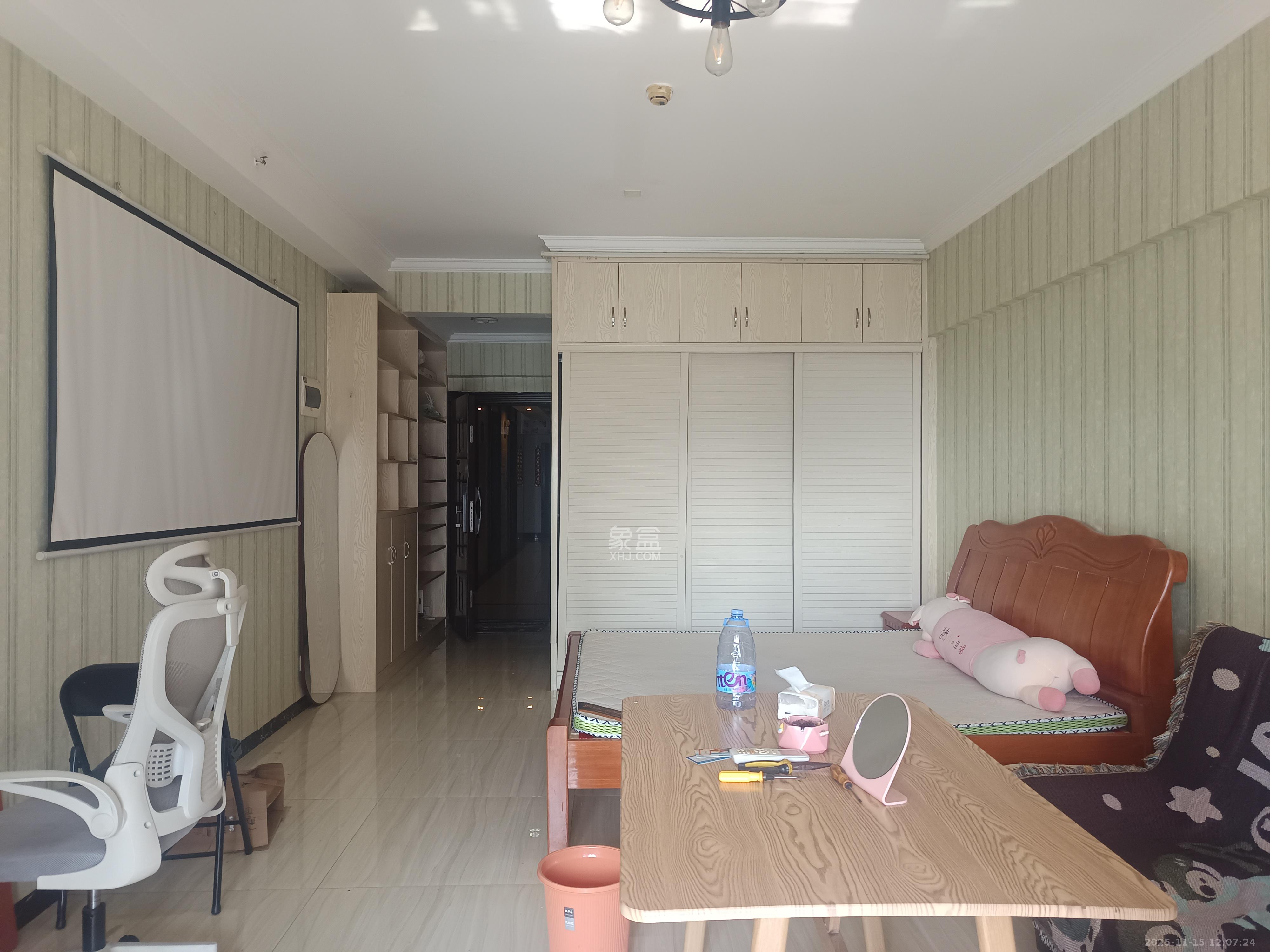 山水湾  1室1厅1卫    1300.0元/月室内图