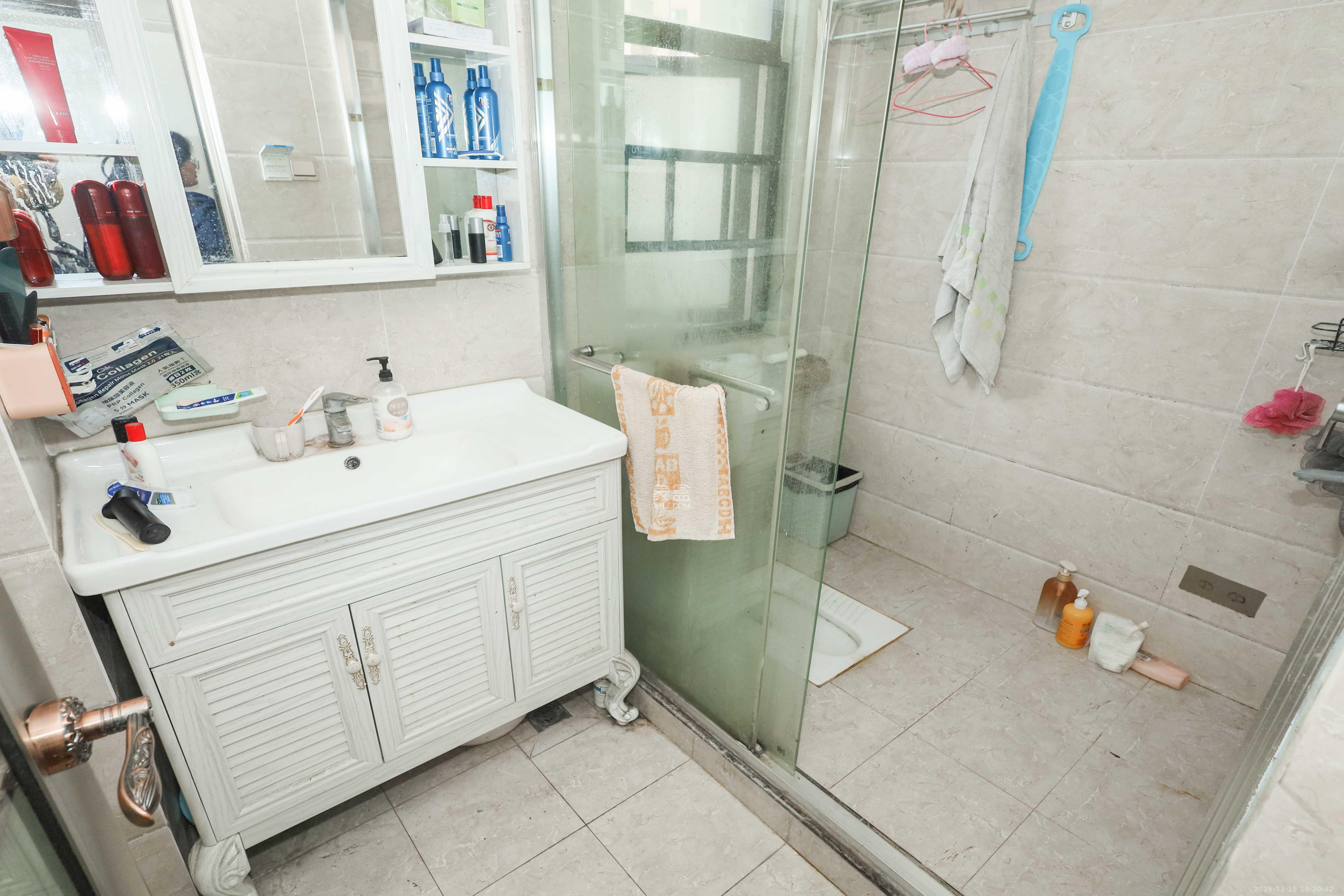 卓越浅水湾 4室2厅1卫 220.0万 卓越浅水湾 4室2厅1卫 220.0万卫生间