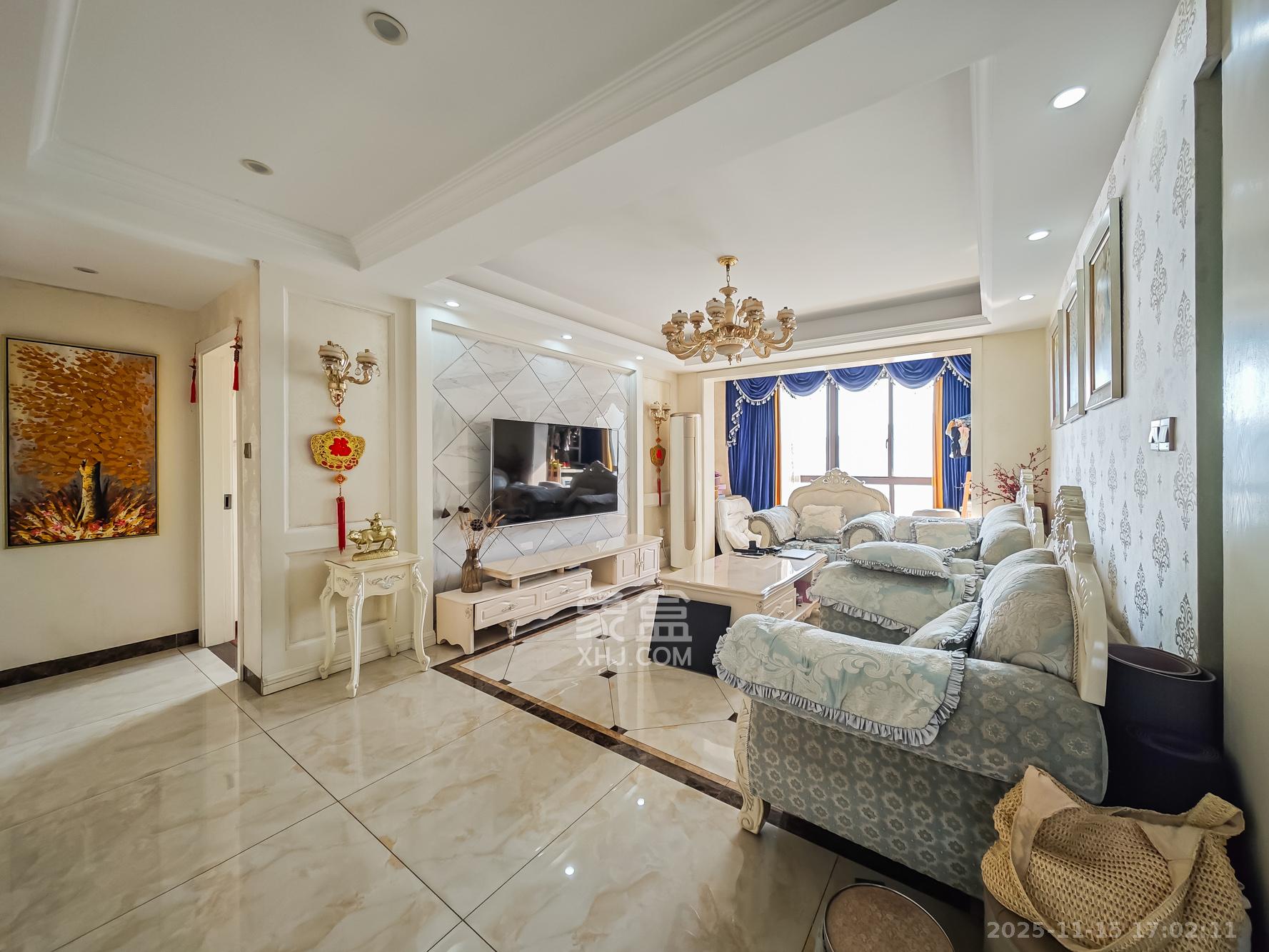 水映加州  3室2厅2卫    198.0万客厅