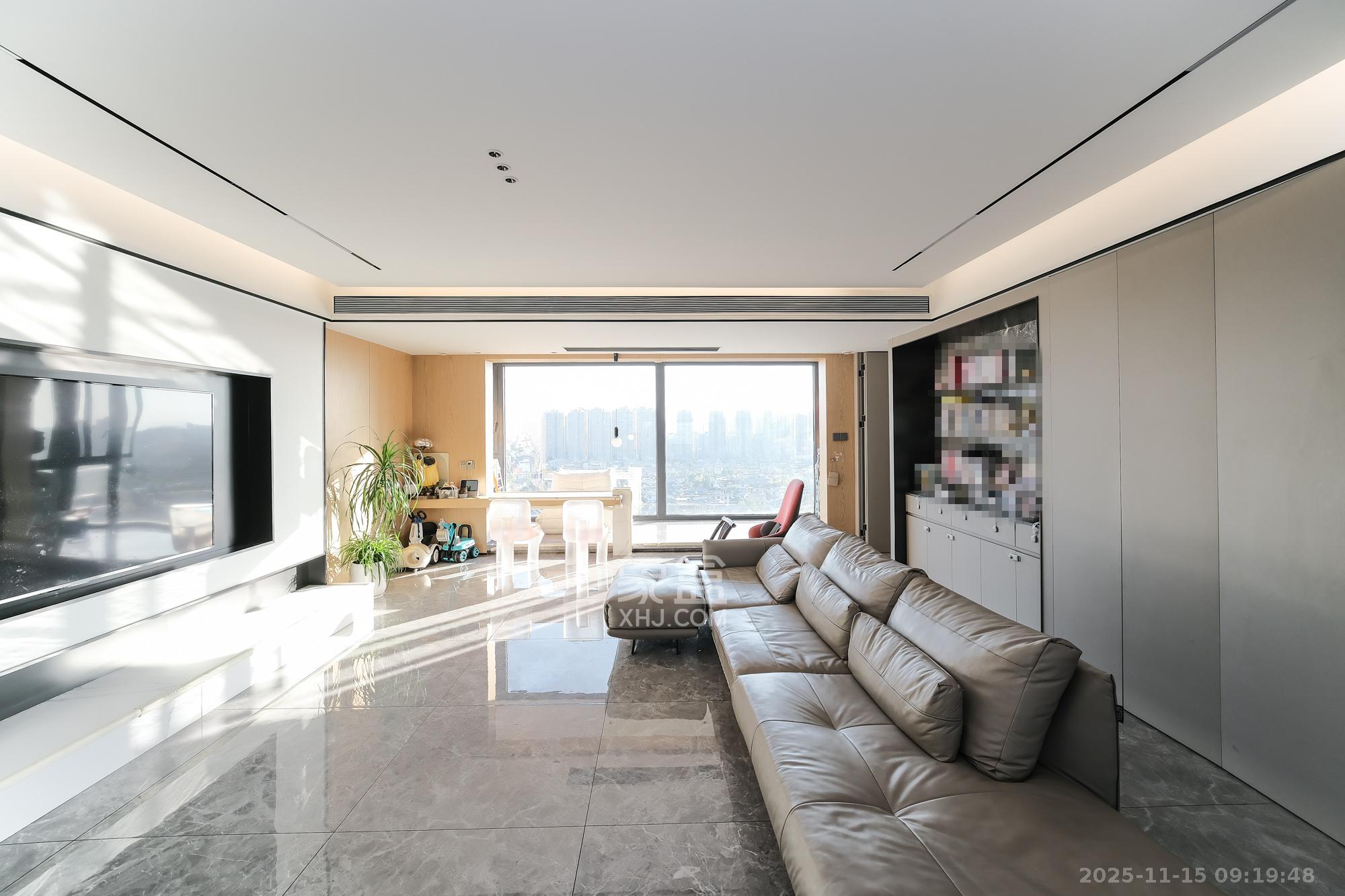 合能枫丹新里  5室2厅2卫    350.0万客厅