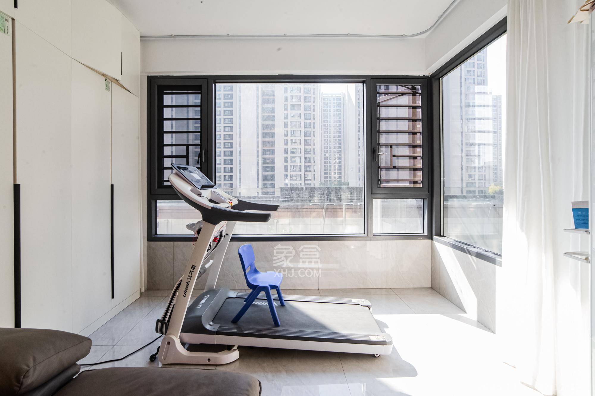 长房雍景湾 3室2厅2卫 131.0万 长房雍景湾 3室2厅2卫 131.0万阳台