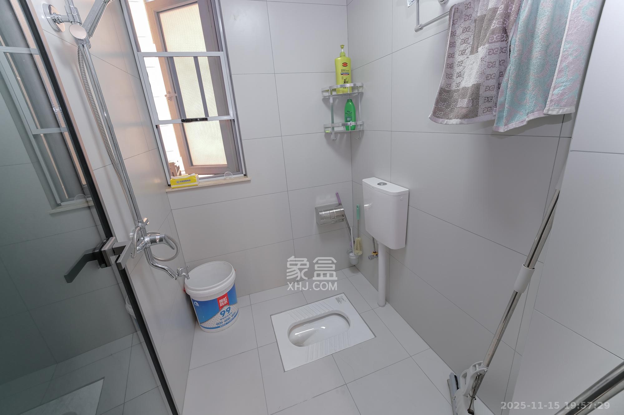 荣盛花语城 3室2厅1卫 80.0万 荣盛花语城 3室2厅1卫 80.0万卫生间