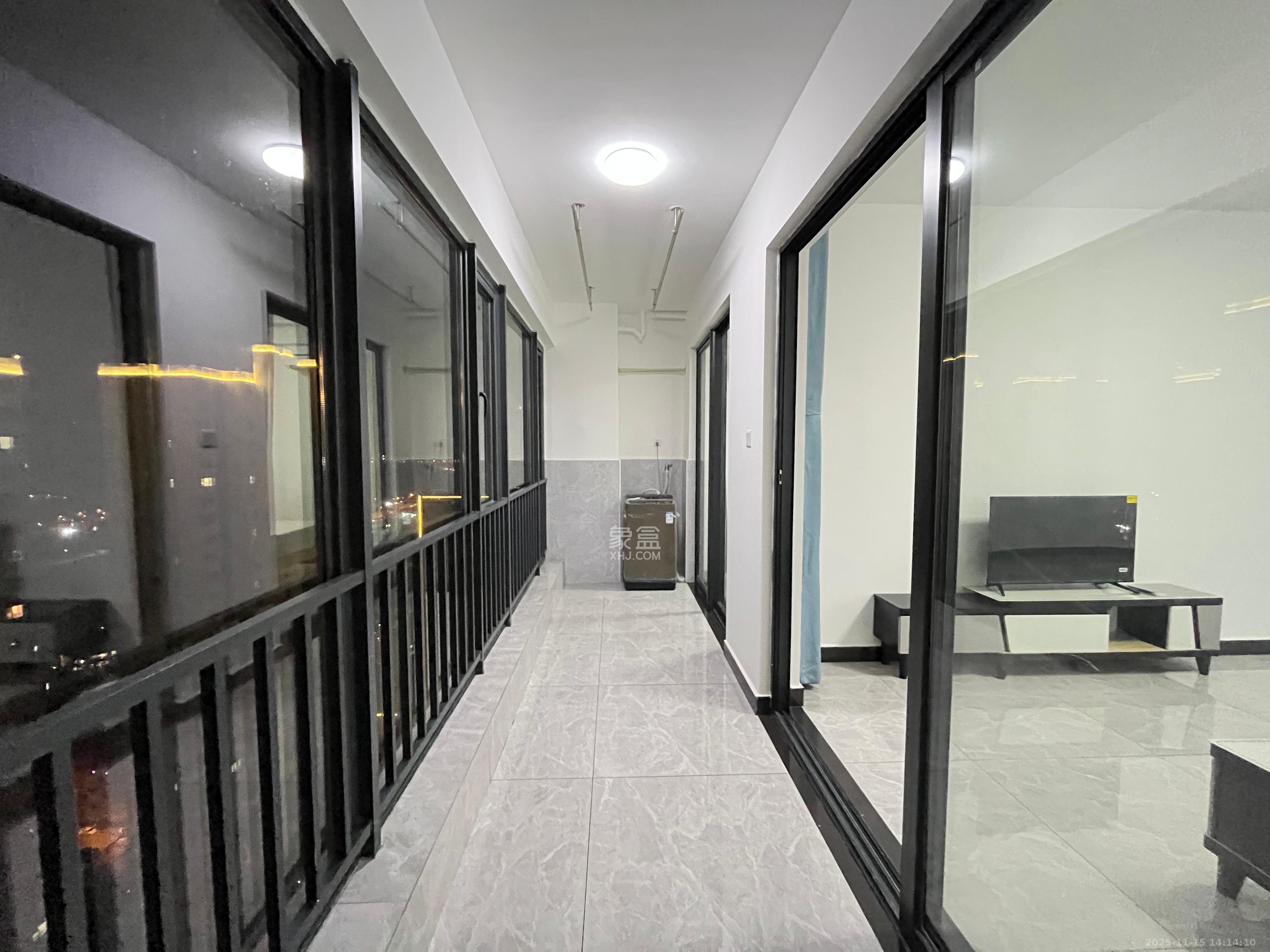 南山梅溪一方  3室2厅2卫    3000.0元/月室内图