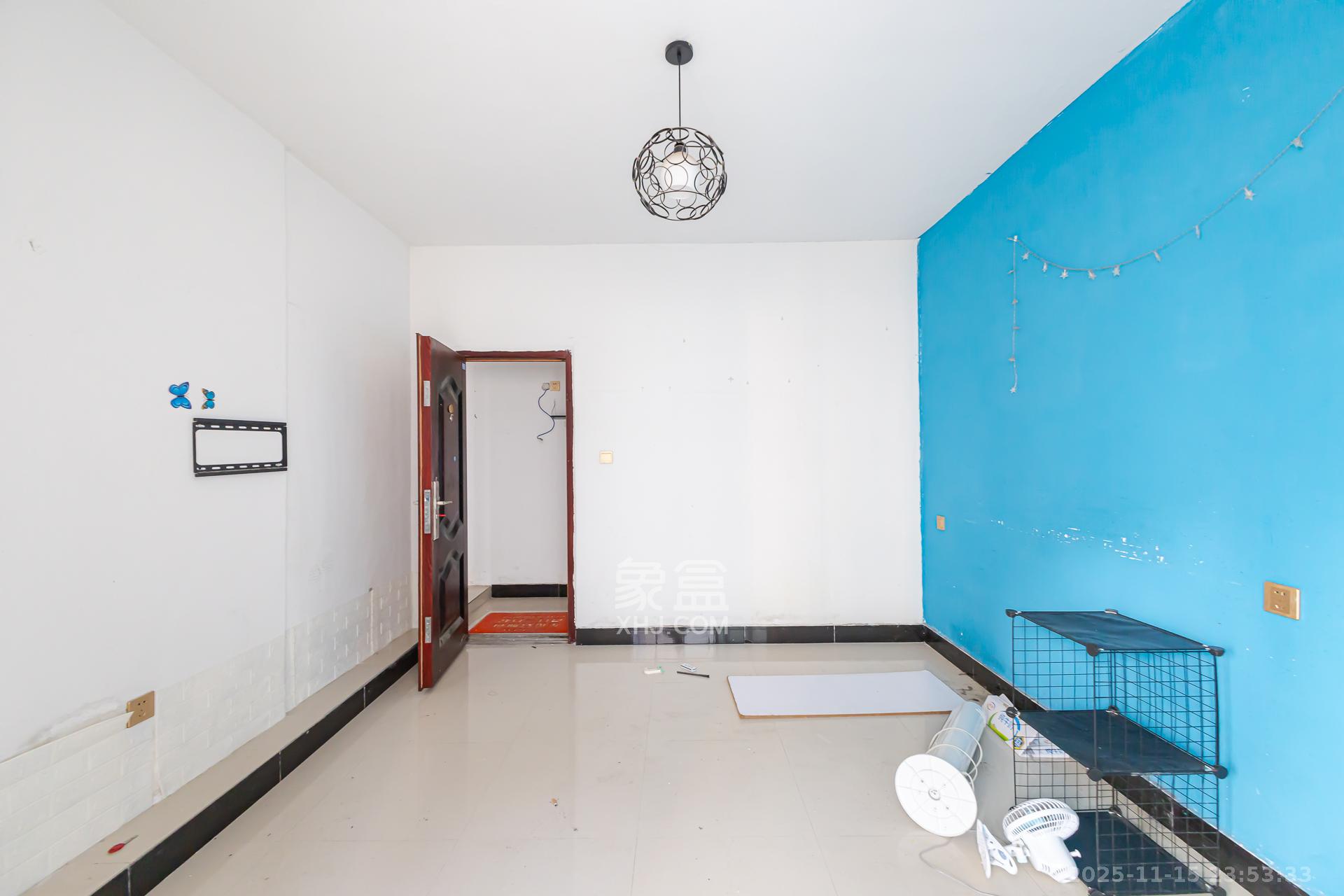 勤诚达境界城  3室2厅2卫    75.0万客厅