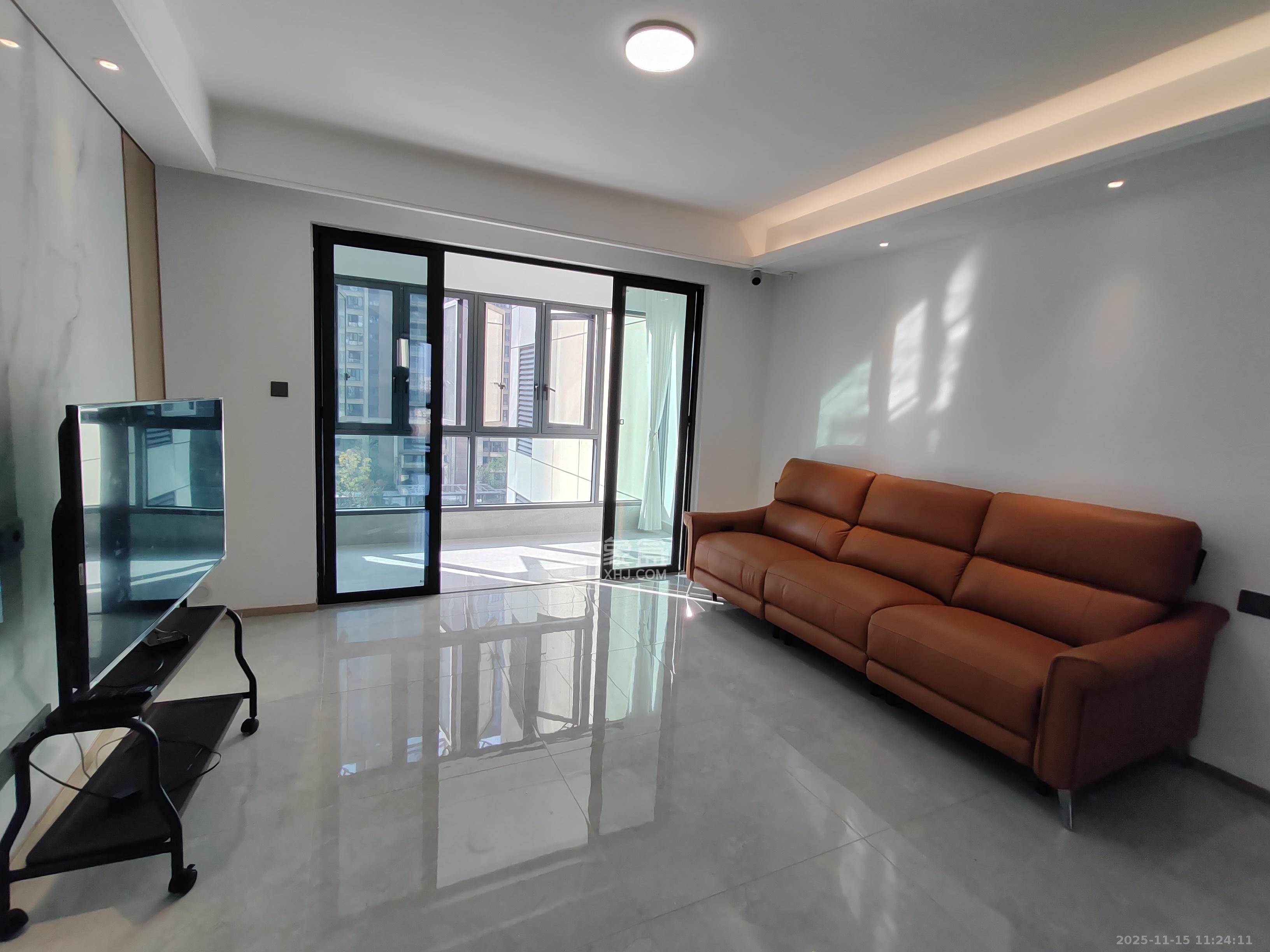 汉唐世家二期  4室2厅2卫    2800.0元/月