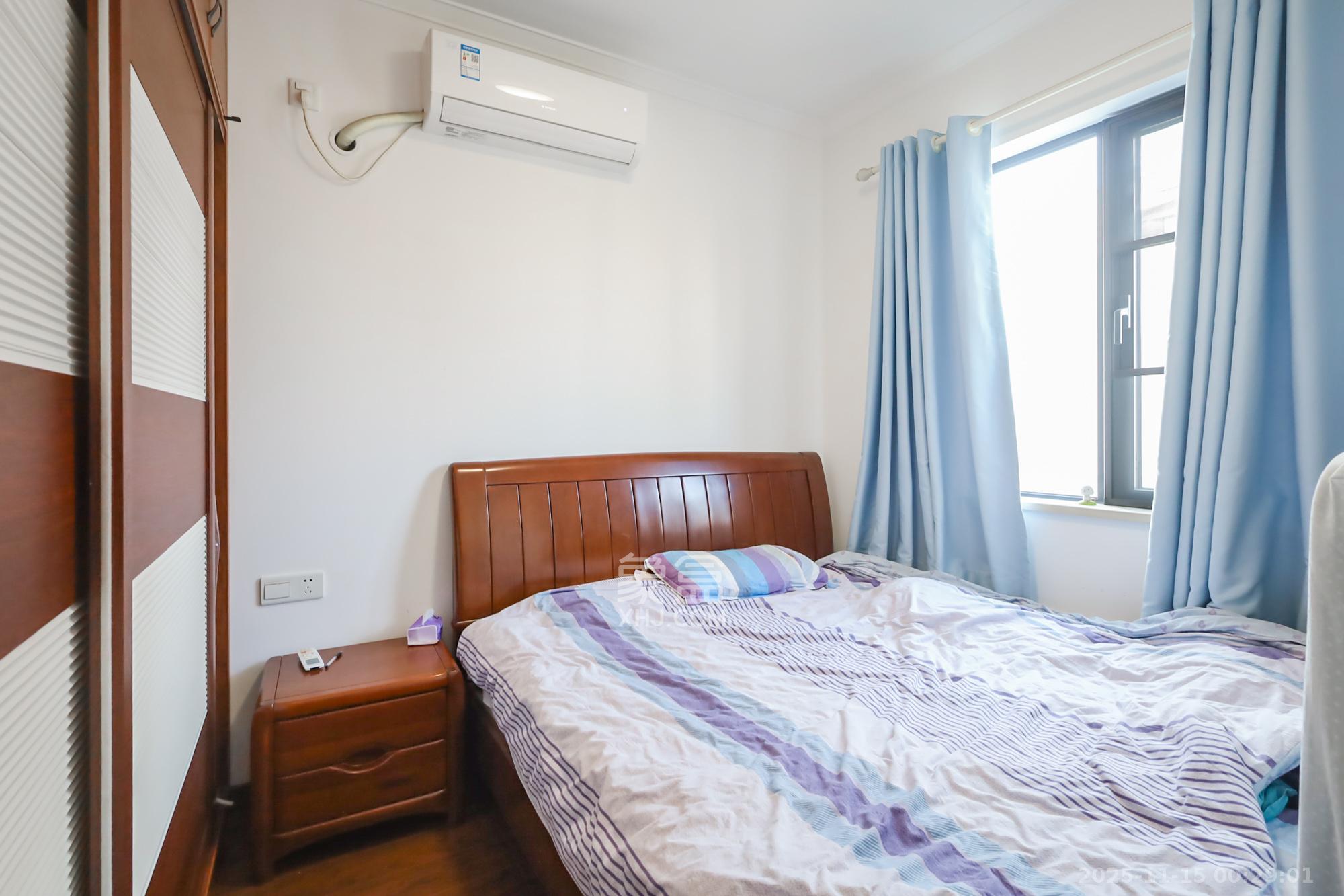 万科里金域国际  4室2厅2卫    235.0万卧室