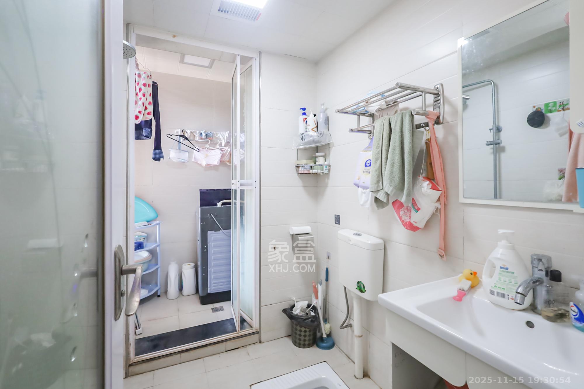 阳光丽城一期 2室1厅1卫 76.0万 阳光丽城一期 2室1厅1卫 76.0万卫生间