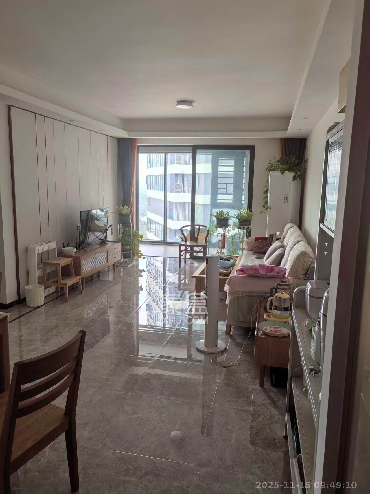 旭辉都会山  3室2厅2卫    900.0元/月室内图