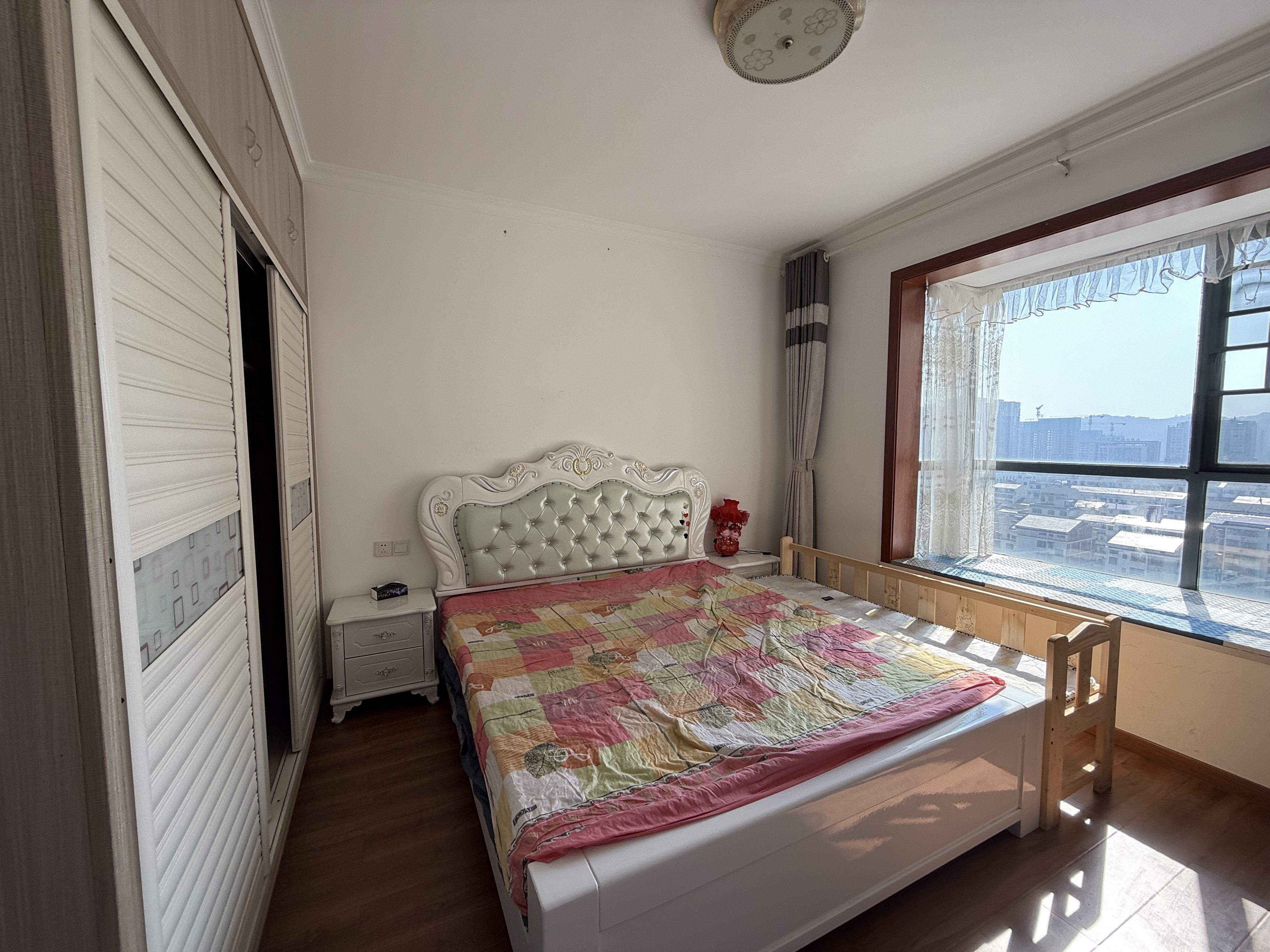 水域中央 4室2厅2卫 2200.0元/月 水域中央 4室2厅2卫 2200.0元/月室内图