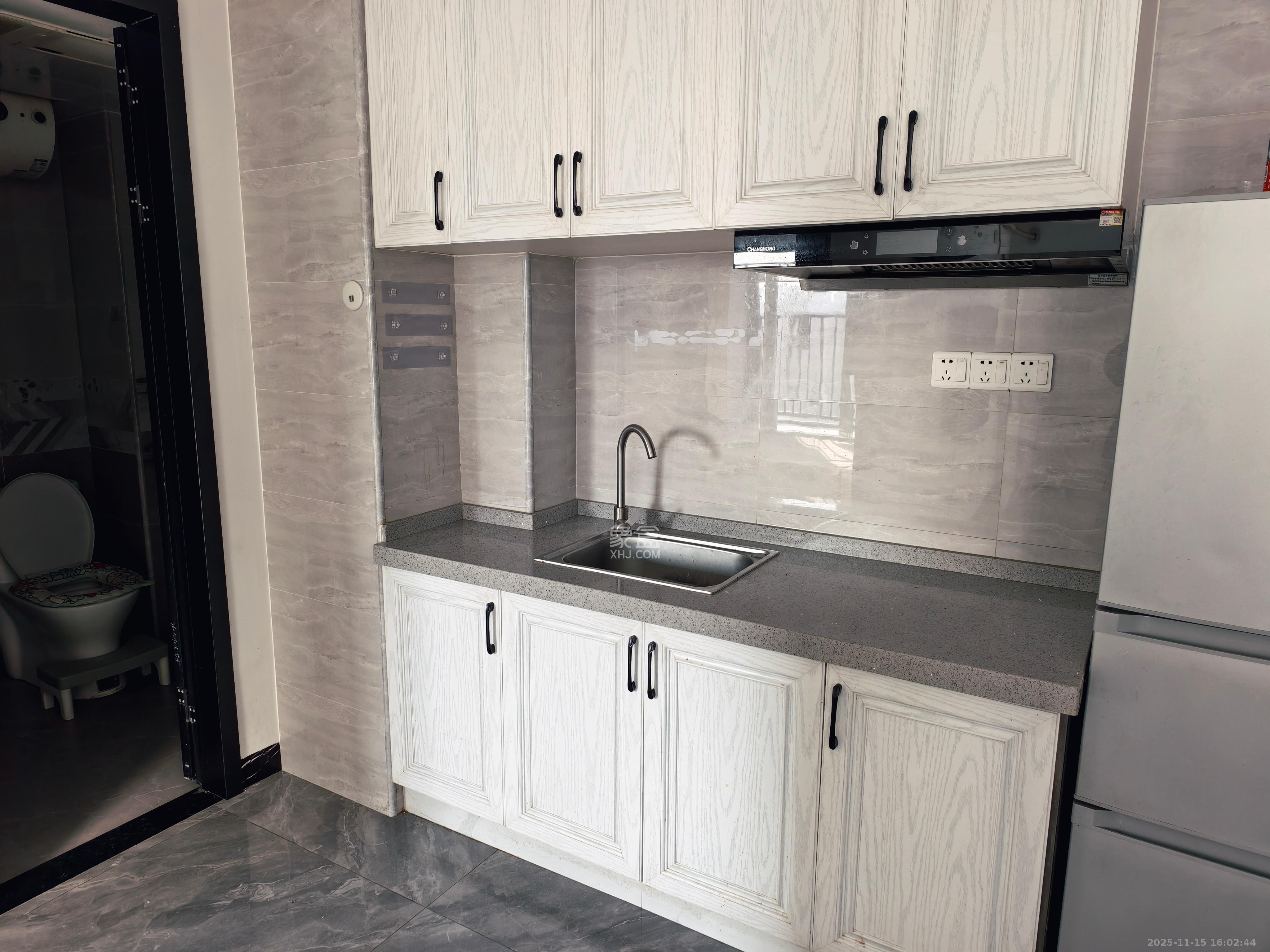 复地星光天地  1室1厅1卫    2000.0元/月室内图