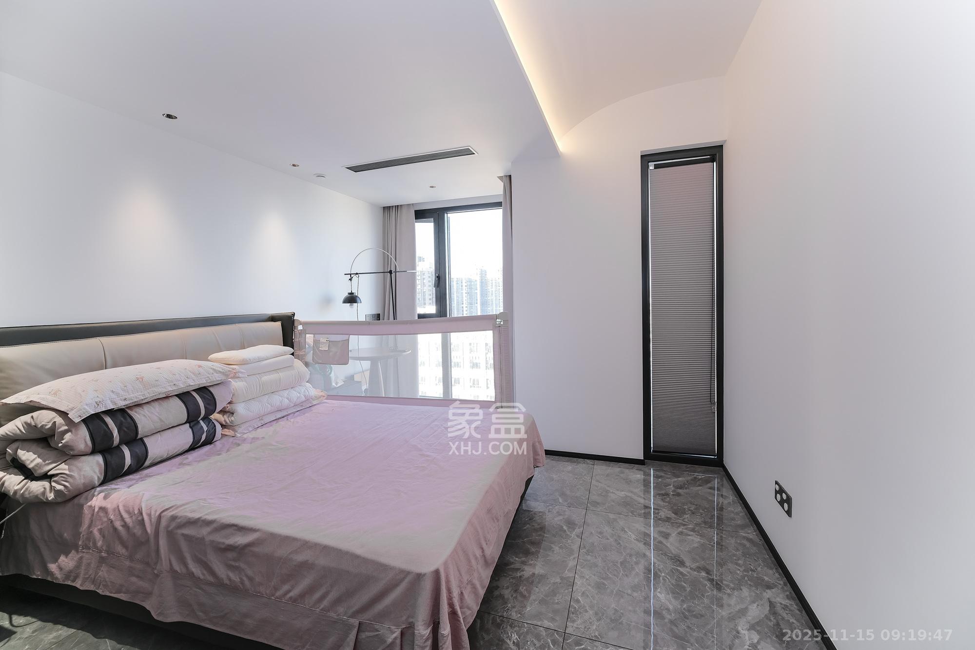 合能枫丹新里 5室2厅2卫 350.0万 合能枫丹新里 5室2厅2卫 350.0万卧室