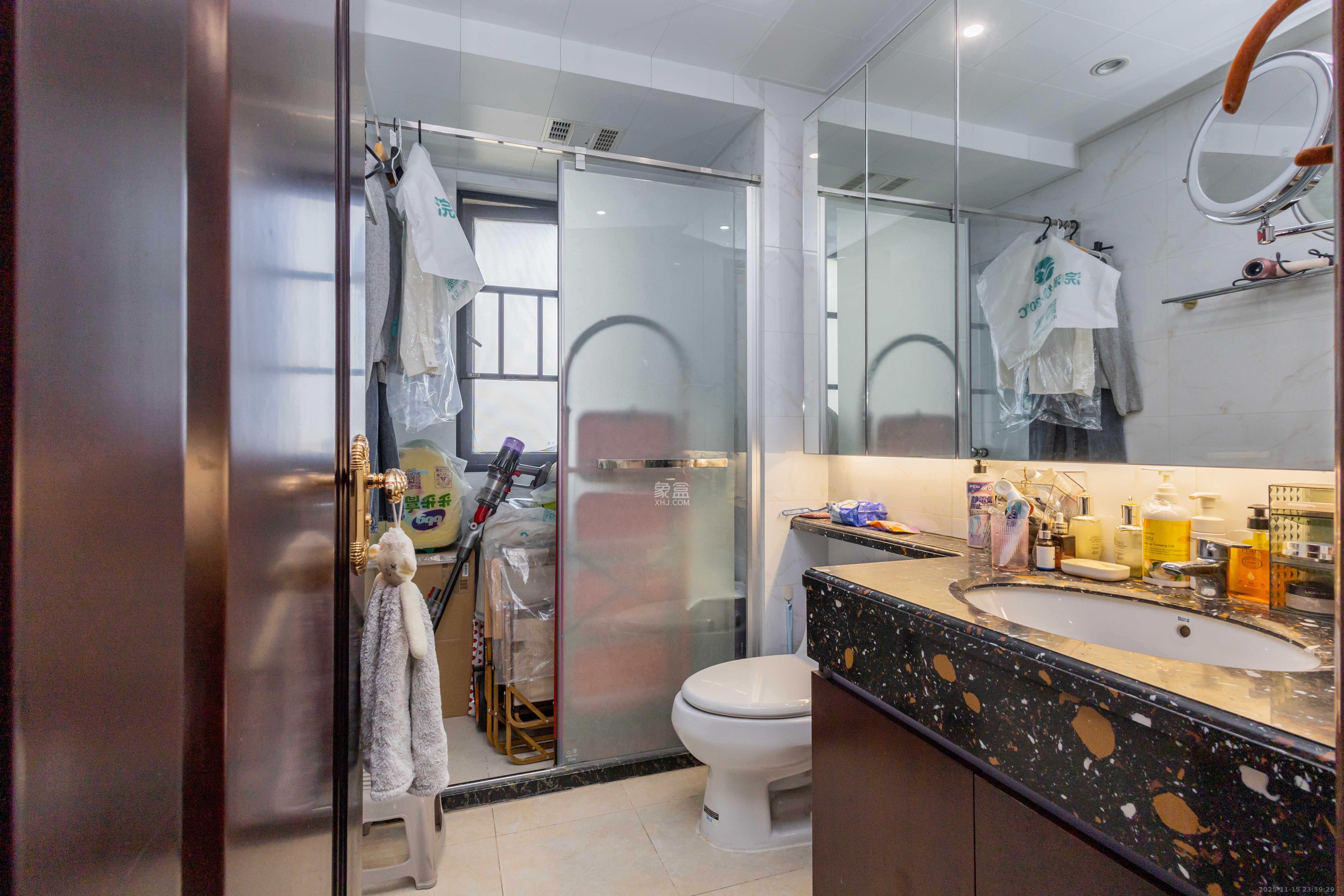 恒大江湾 4室2厅2卫 150.0万 恒大江湾 4室2厅2卫 150.0万卫生间