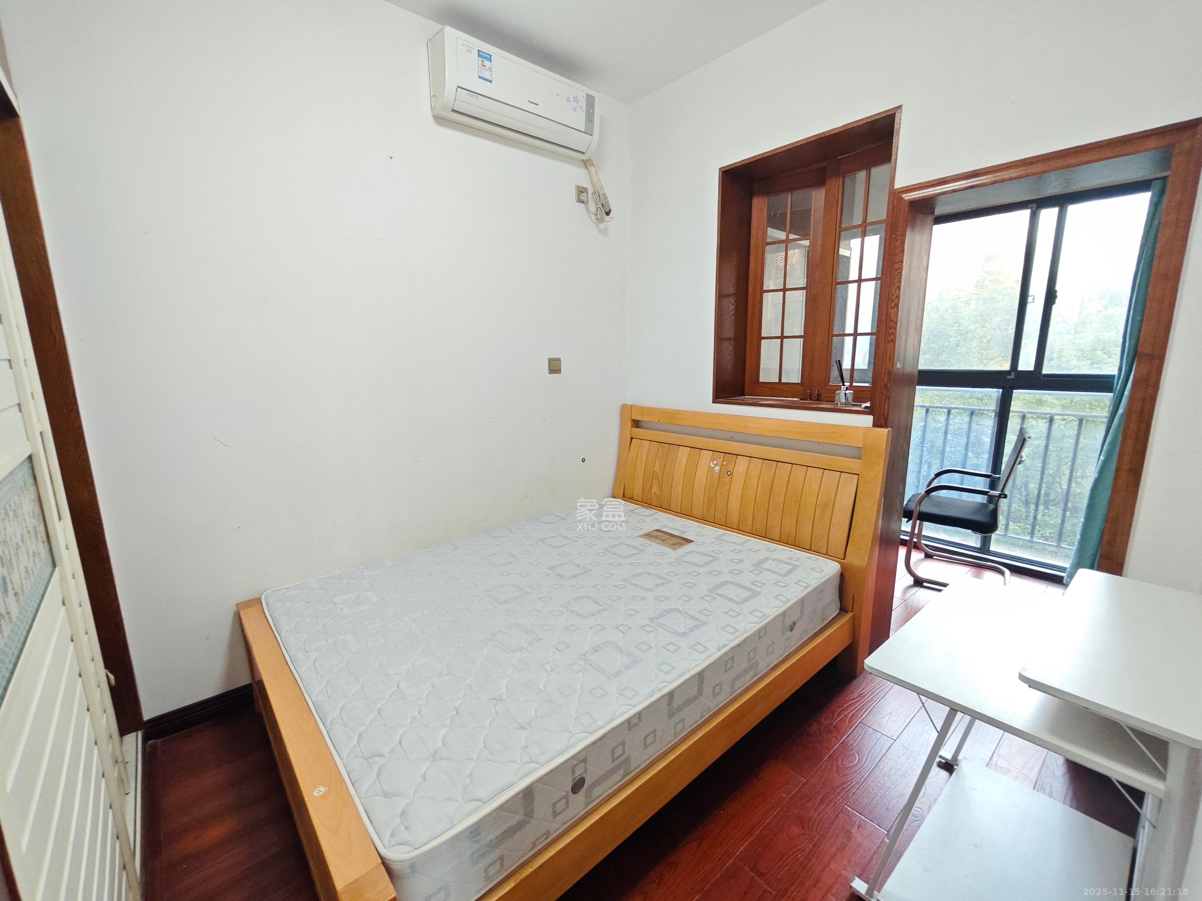 泊爱蓝湾  3室2厅1卫    2200.0元/月室内图