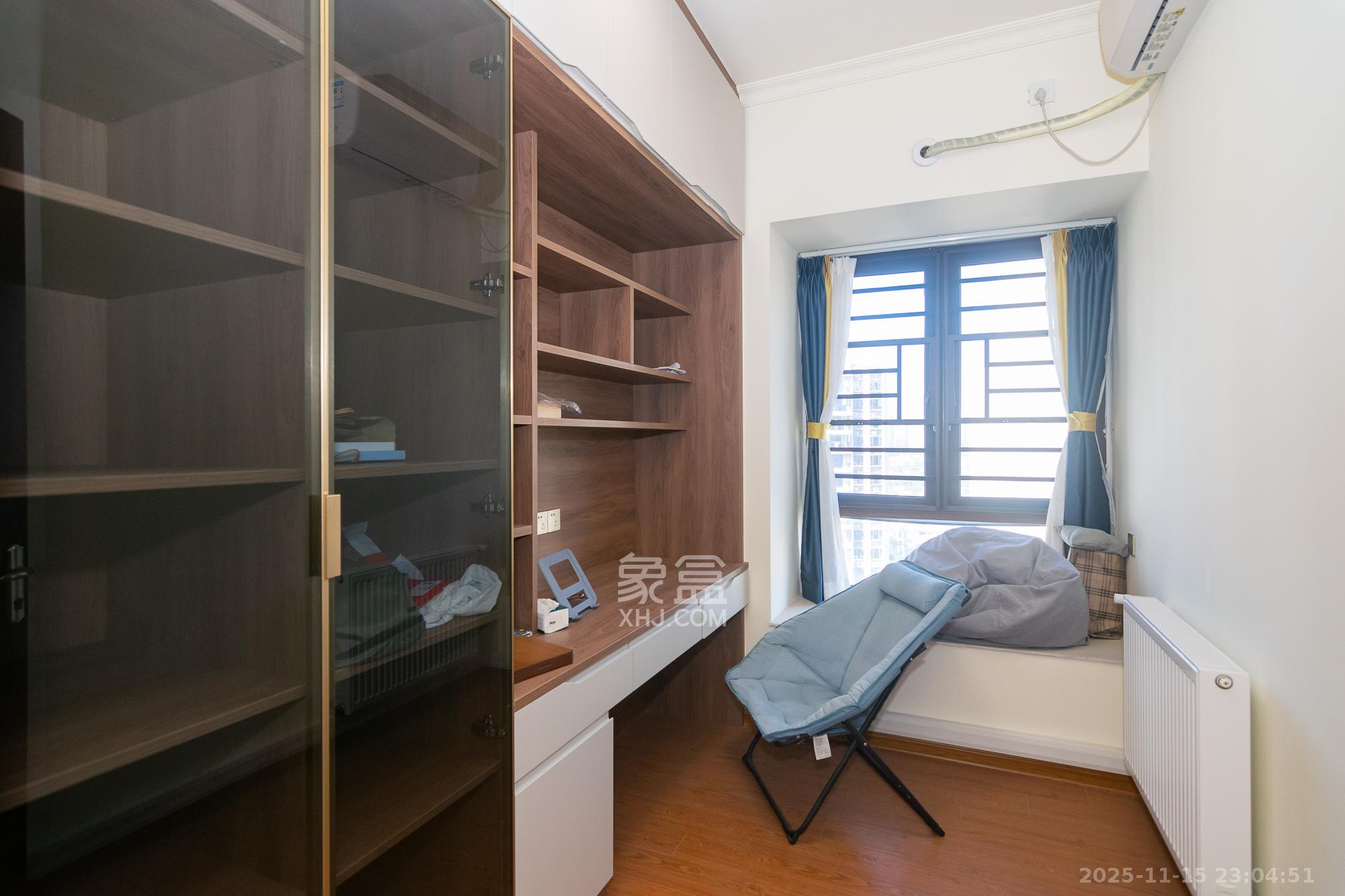 碧桂园高尔夫花园  5室2厅3卫    170.0万卧室