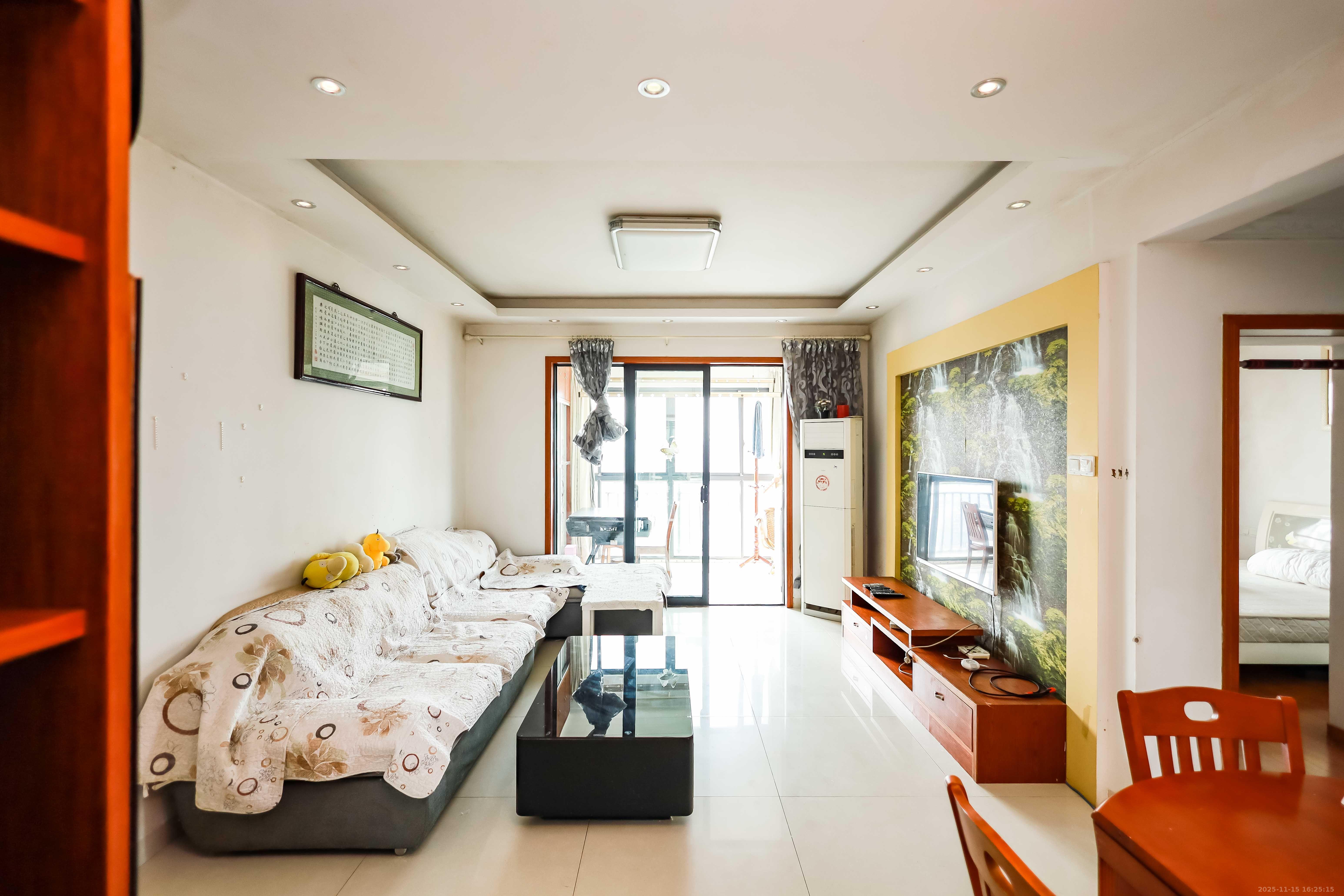 莱茵城  1室2厅1卫    1700.0元/月