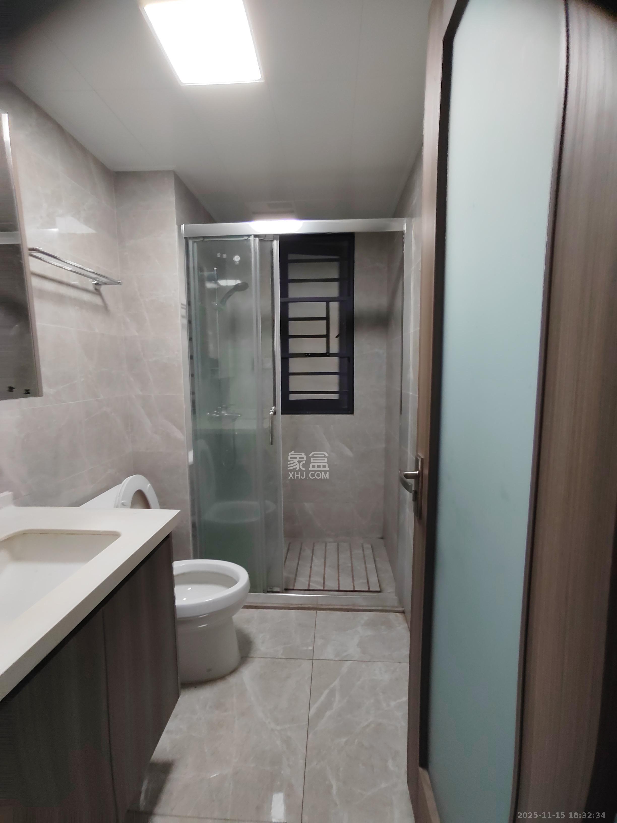 中海阅麓山二期  3室2厅2卫    2900.0元/月室内图