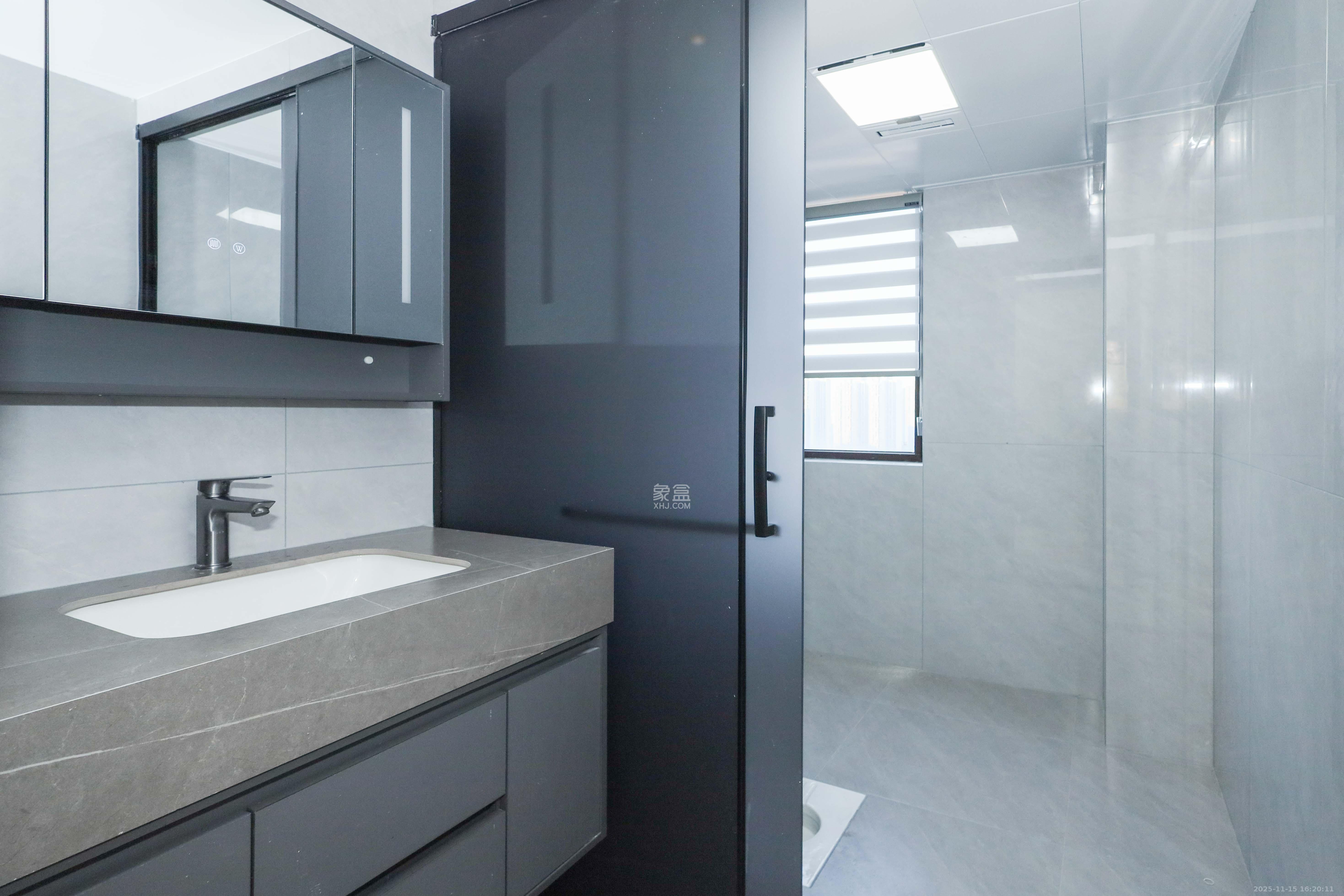 梅溪鑫苑名家  4室2厅2卫    139.0万卫生间