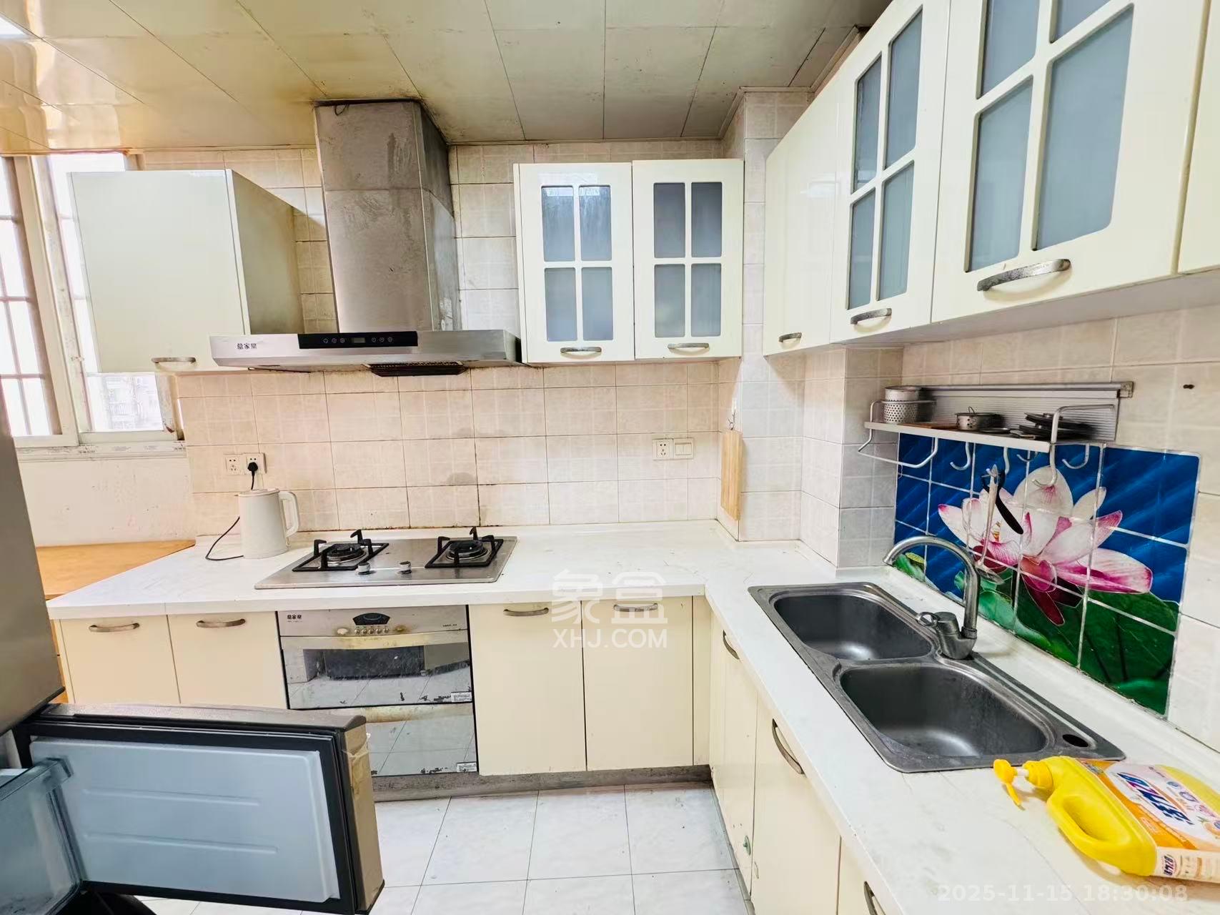 金碧文华  3室1厅1卫    2600.0元/月室内图