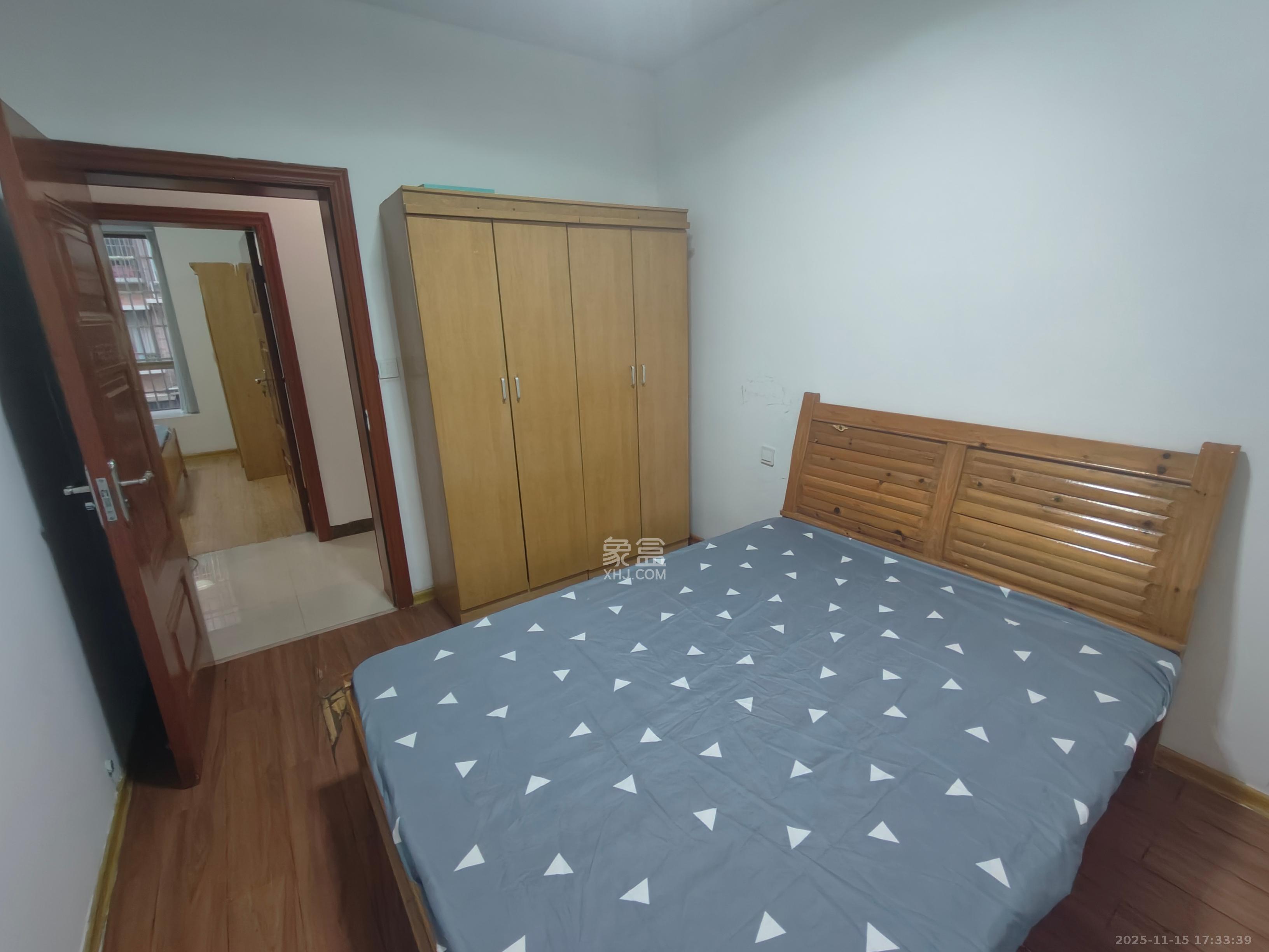 金峰小区北院(七里营社区) 3室2厅2卫 2000.0元/月 金峰小区北院(七里营社区) 3室2厅2卫 2000.0元/月室内图