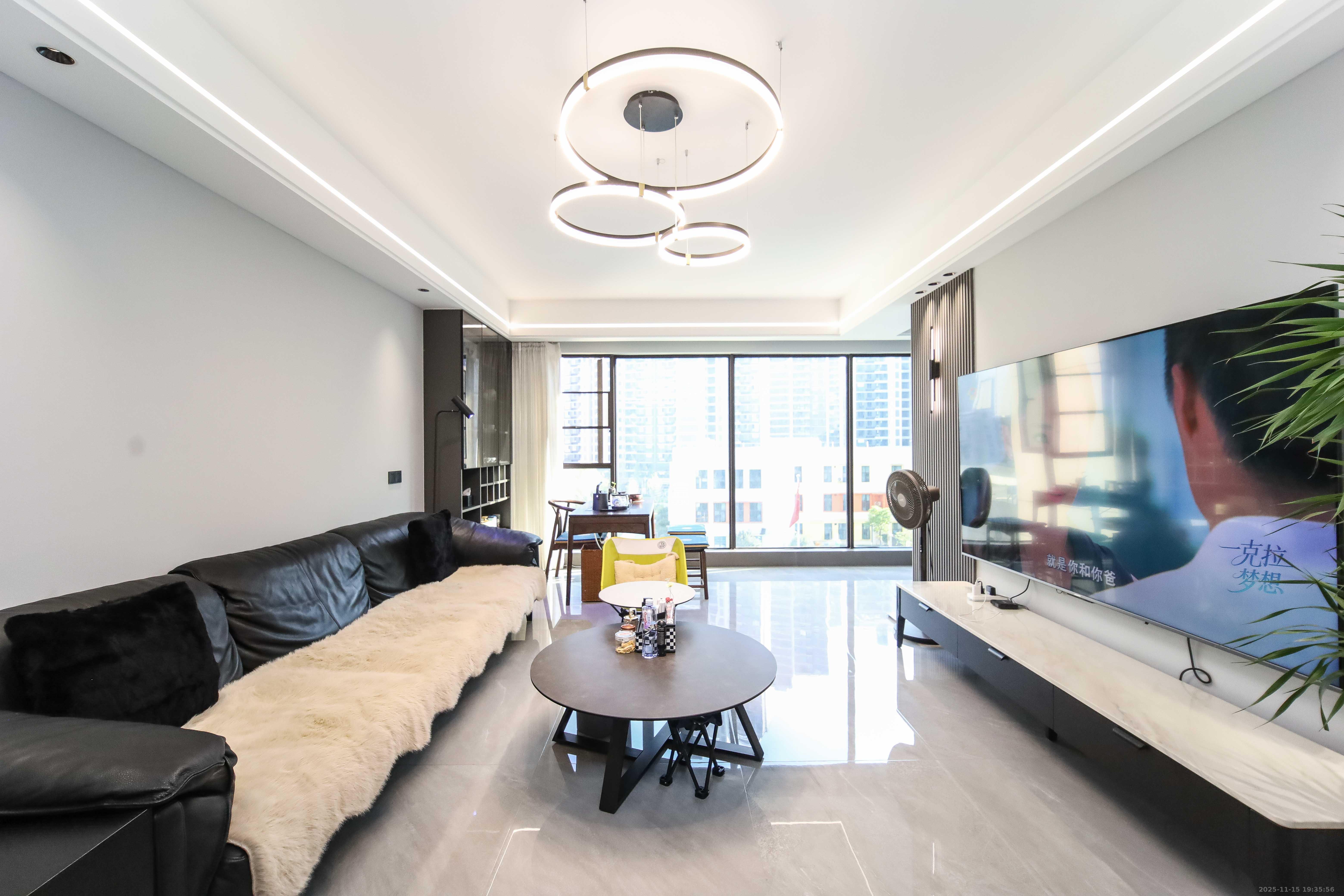 德奥悦东方 4室2厅2卫 190.0万 德奥悦东方 4室2厅2卫 190.0万客厅