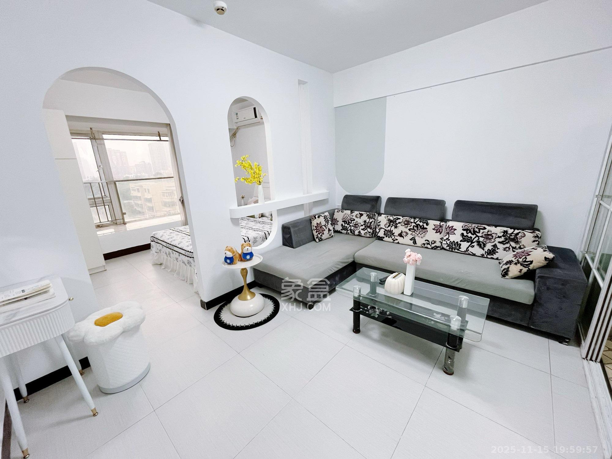 三重星都心  1室1厅1卫    1800.0元/月