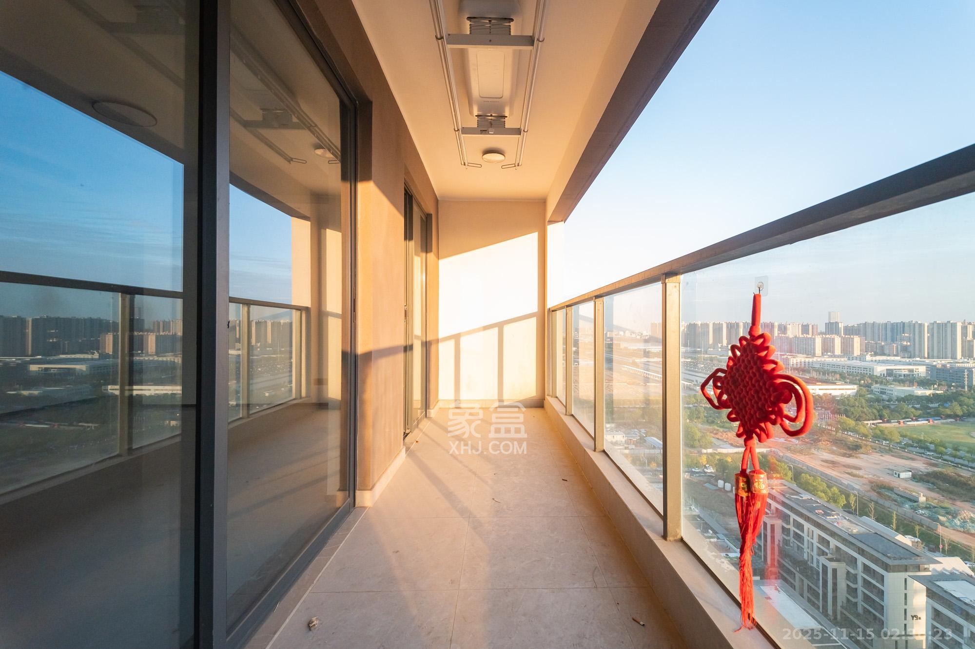 三一云谷  3室2厅2卫    120.0万阳台