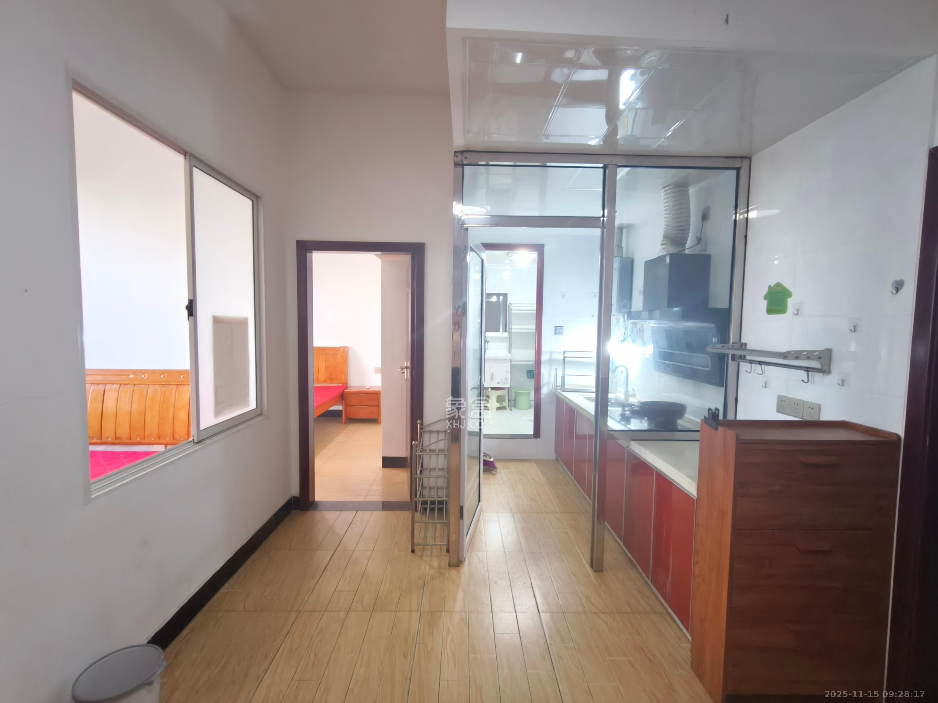 山水金庭  2室1厅1卫    900.0元/月室内图